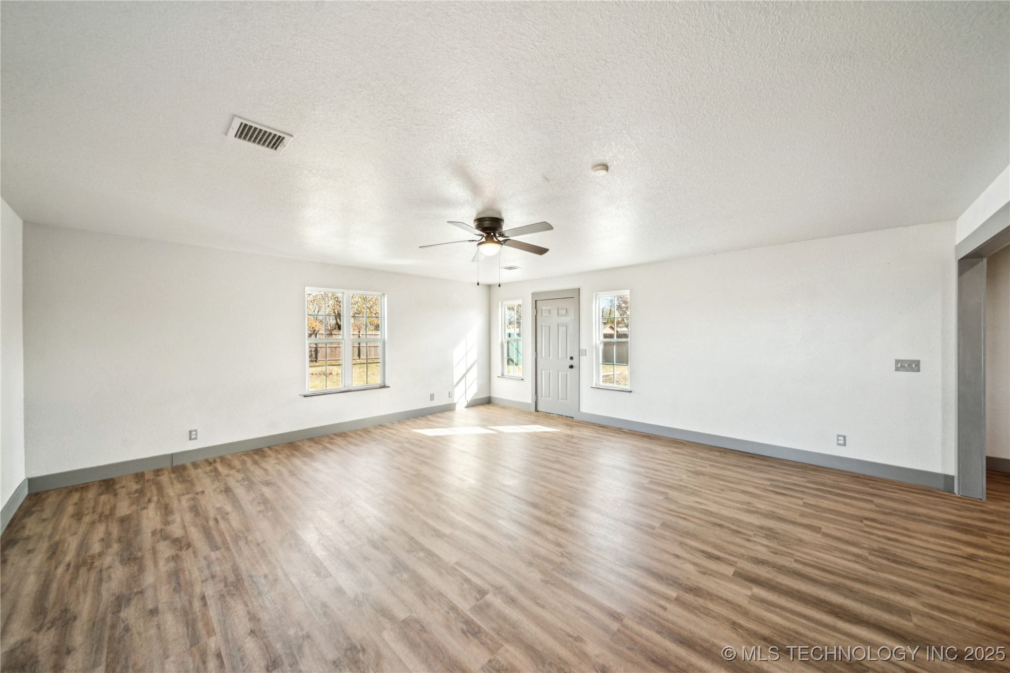 395 Nw B Street Property Photo 12