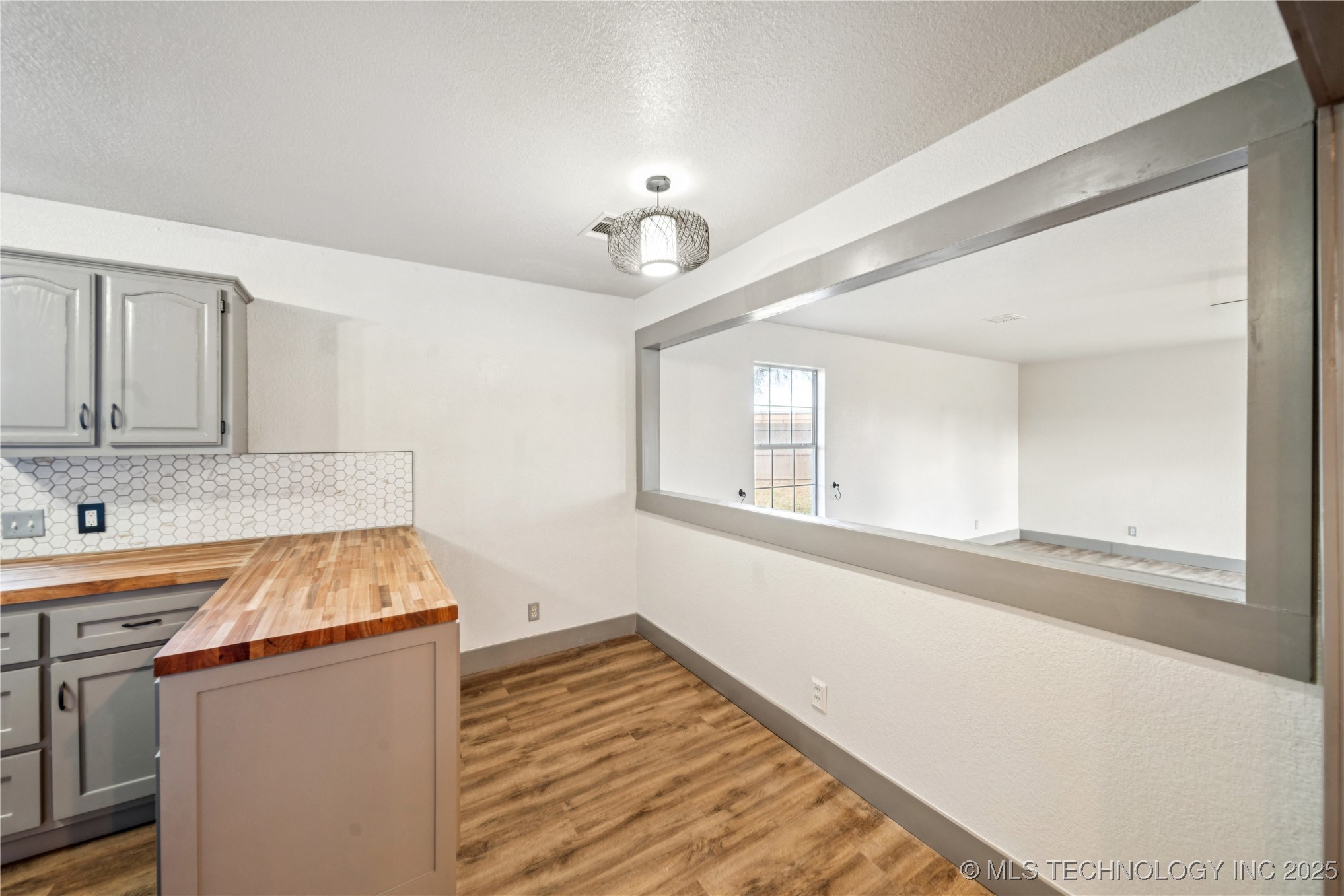 395 Nw B Street Property Photo 13