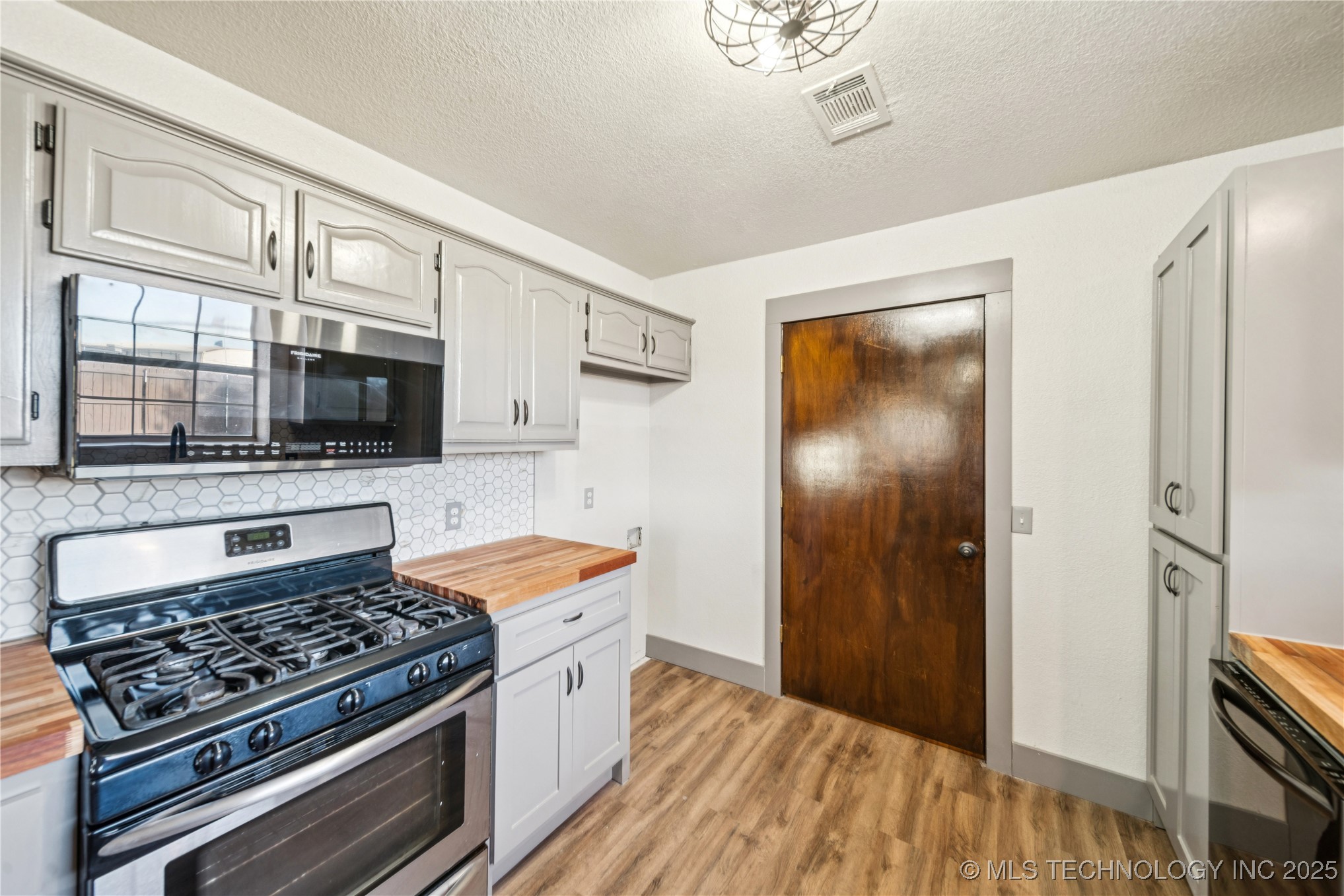 395 Nw B Street Property Photo 15