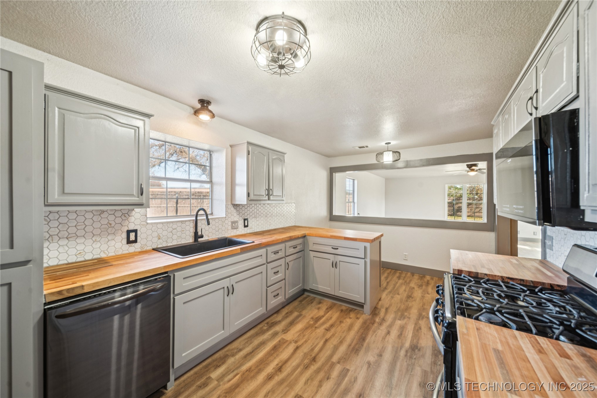 395 Nw B Street Property Photo 16