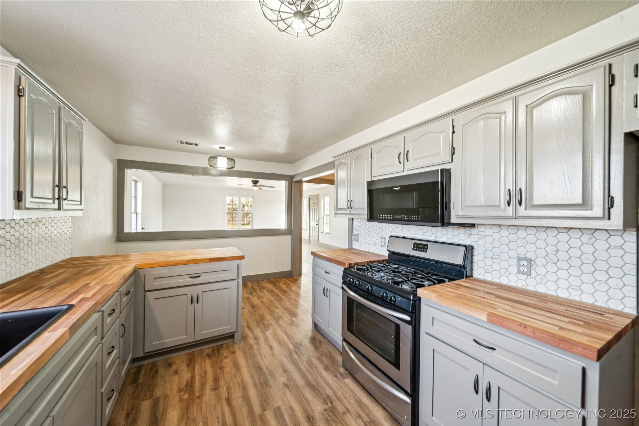 395 Nw B Street Property Photo 17