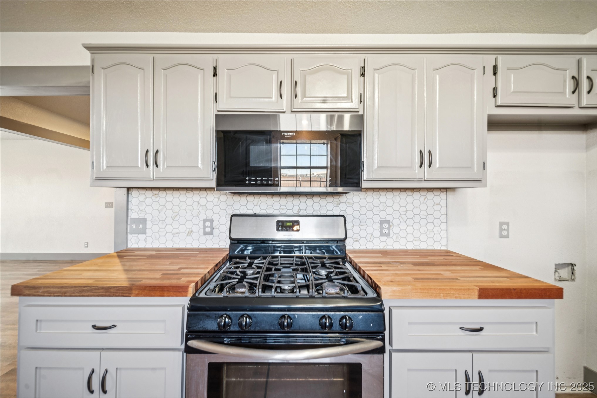 395 Nw B Street Property Photo 18