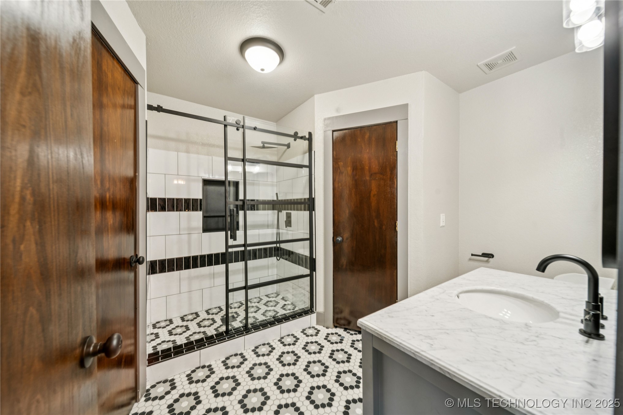 395 Nw B Street Property Photo 22