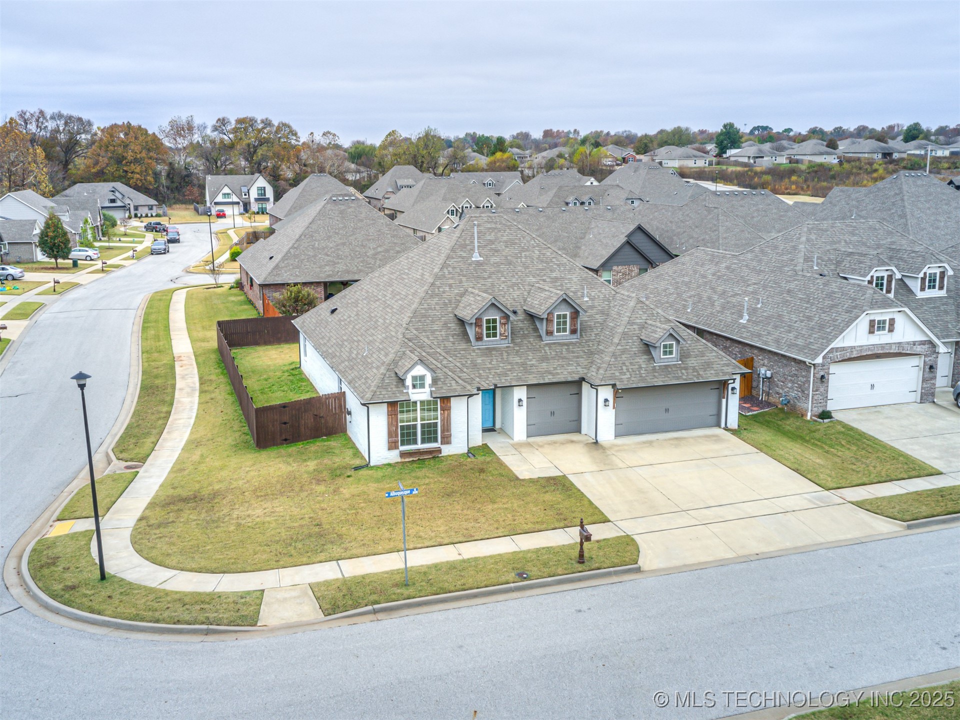 2601 W Albuquerque Street Property Photo 1