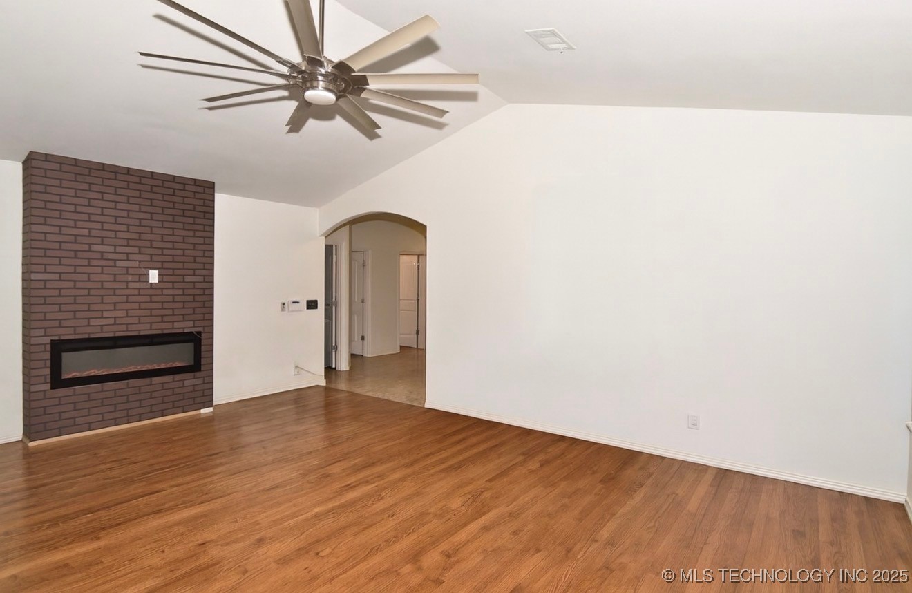 10317 S Nathan Street Property Photo 3