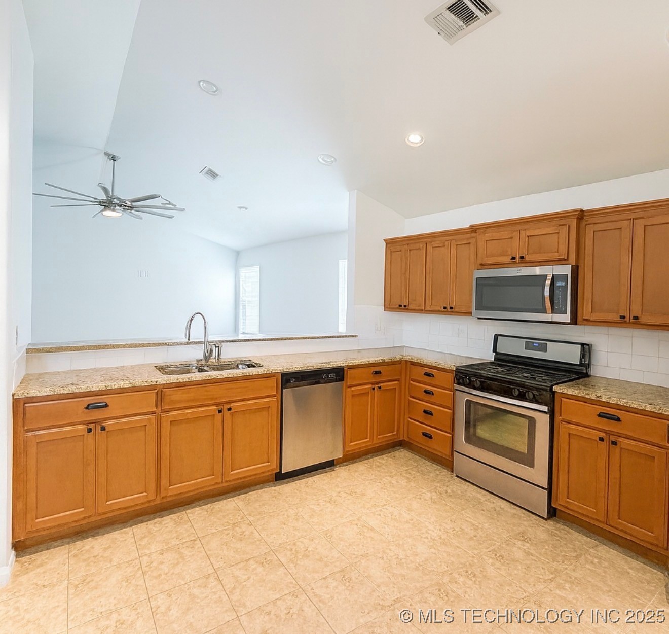 10317 S Nathan Street Property Photo 5