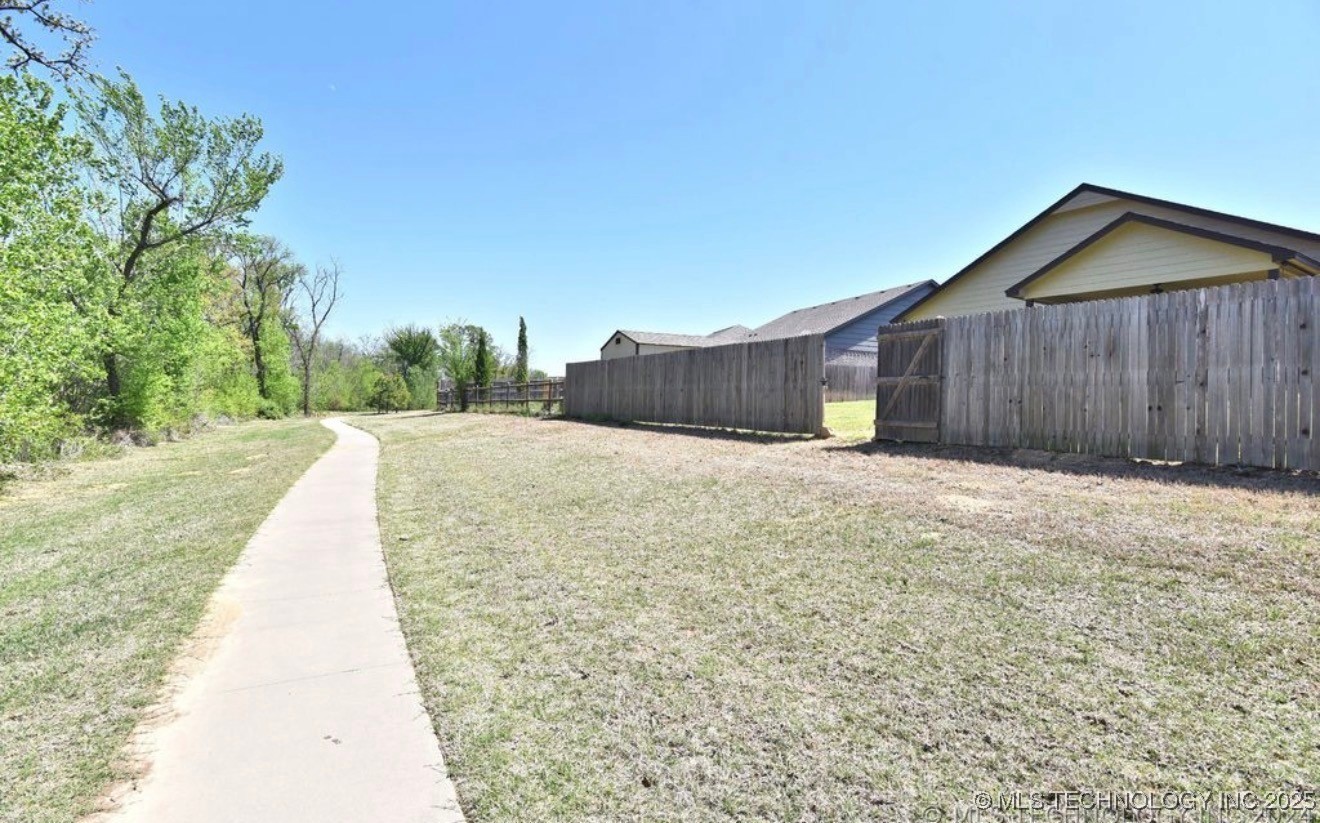 10317 S Nathan Street Property Photo 23