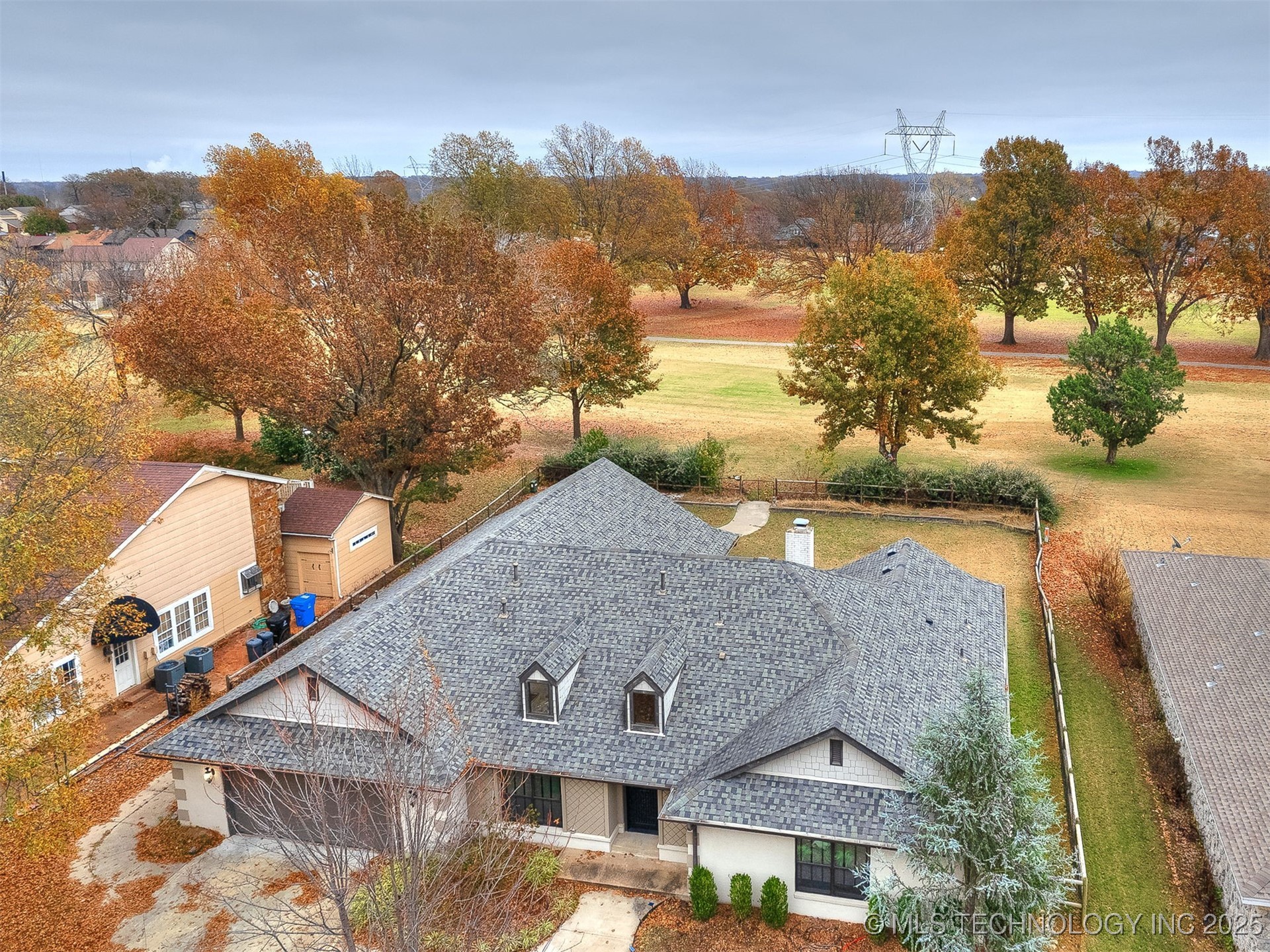 517 Meadowood Drive Property Photo 3