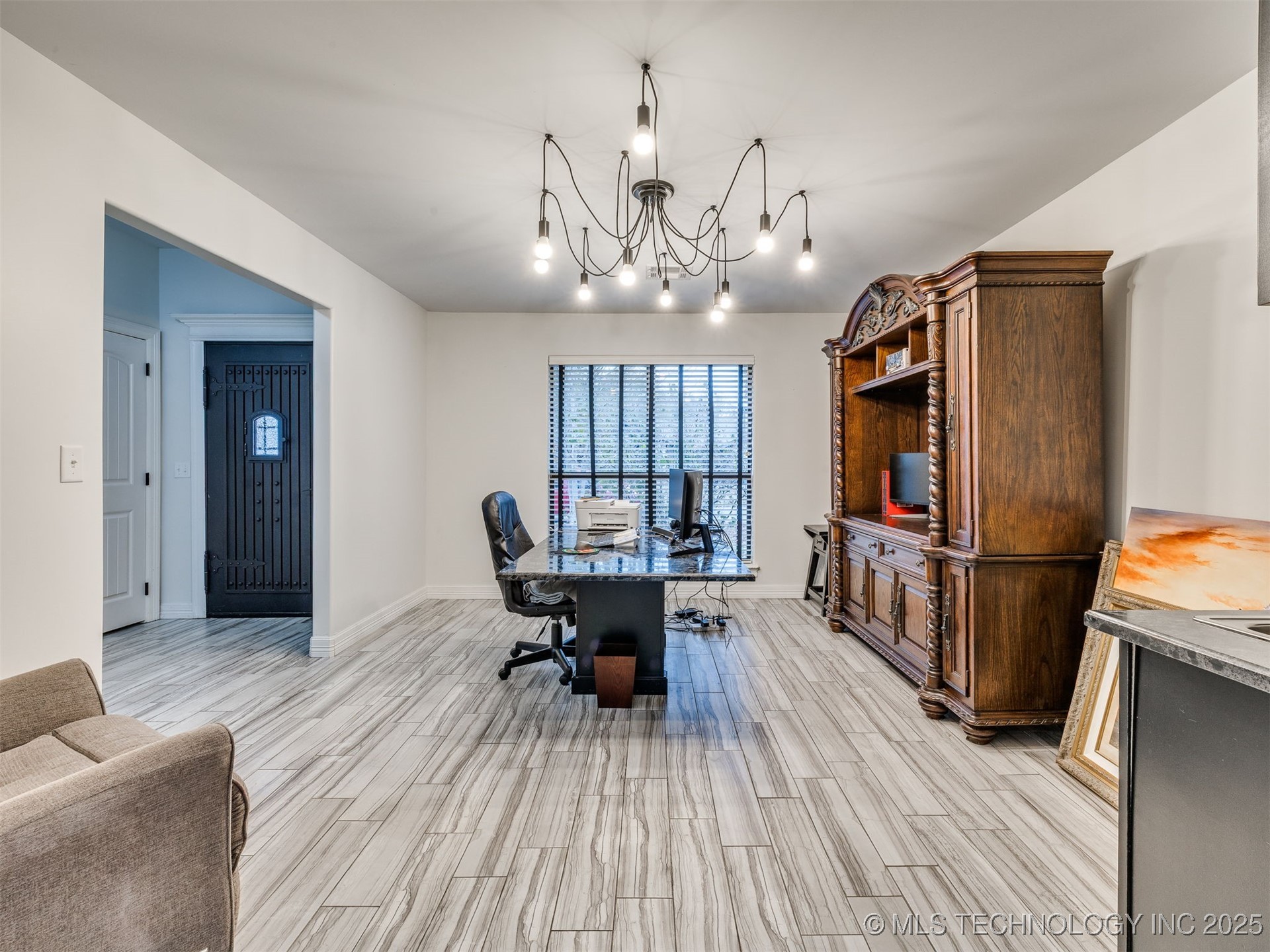 517 Meadowood Drive Property Photo 6