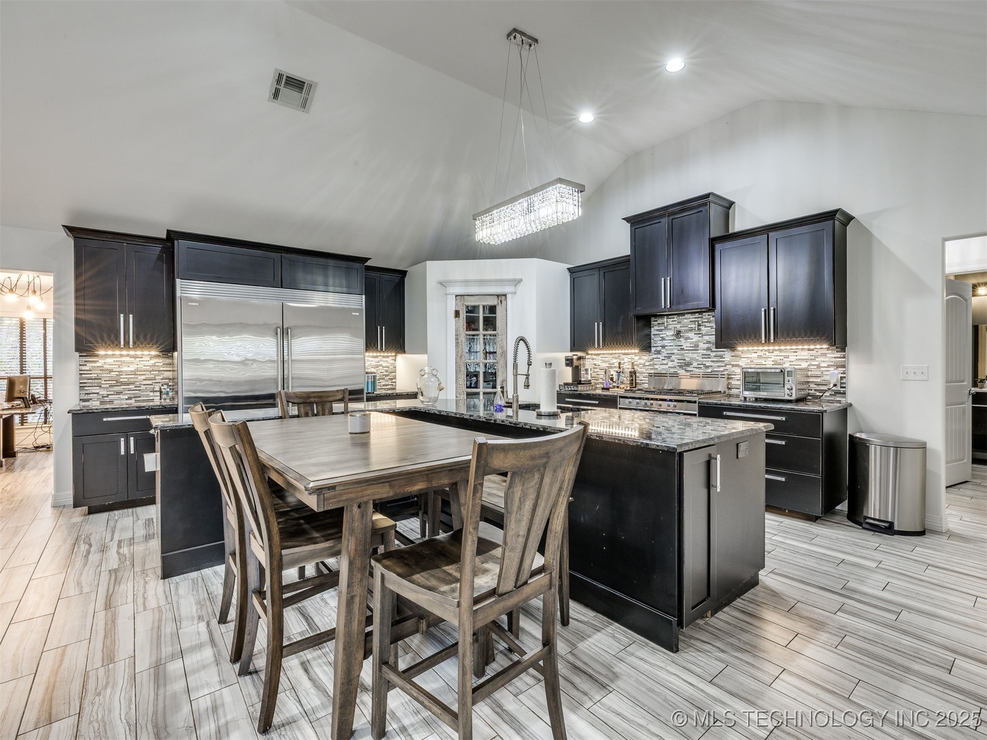 517 Meadowood Drive Property Photo 7