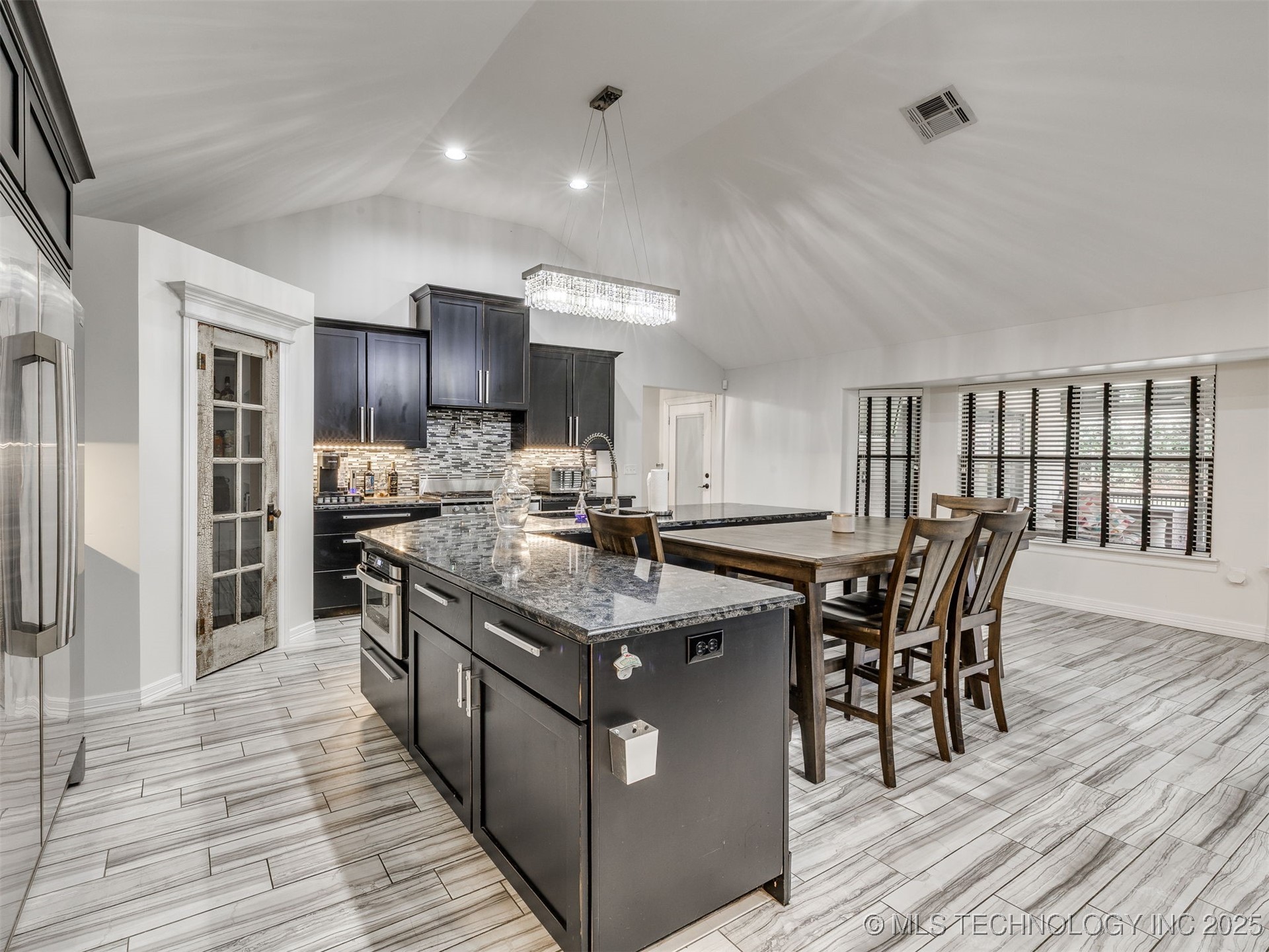 517 Meadowood Drive Property Photo 8