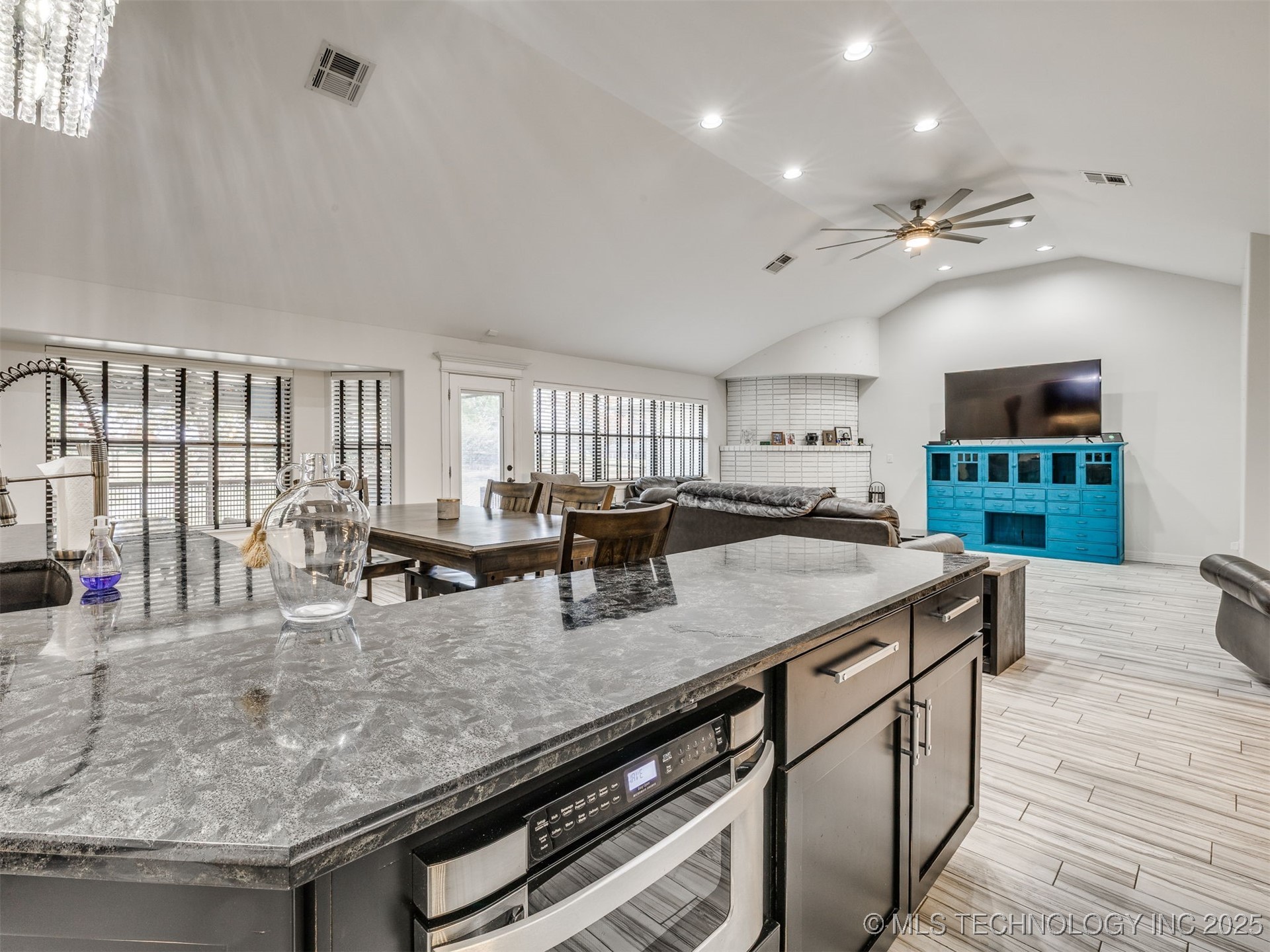 517 Meadowood Drive Property Photo 9