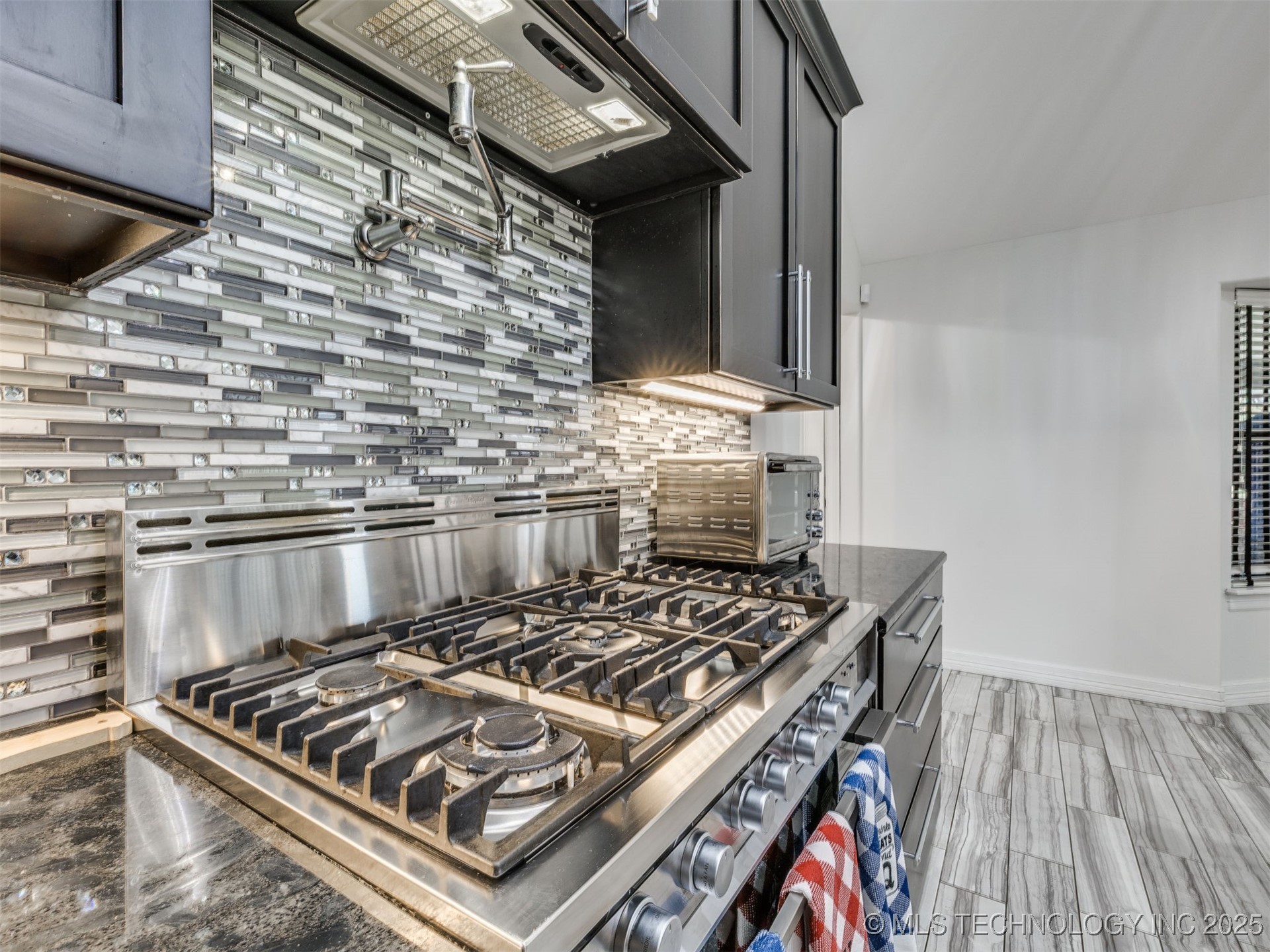 517 Meadowood Drive Property Photo 10