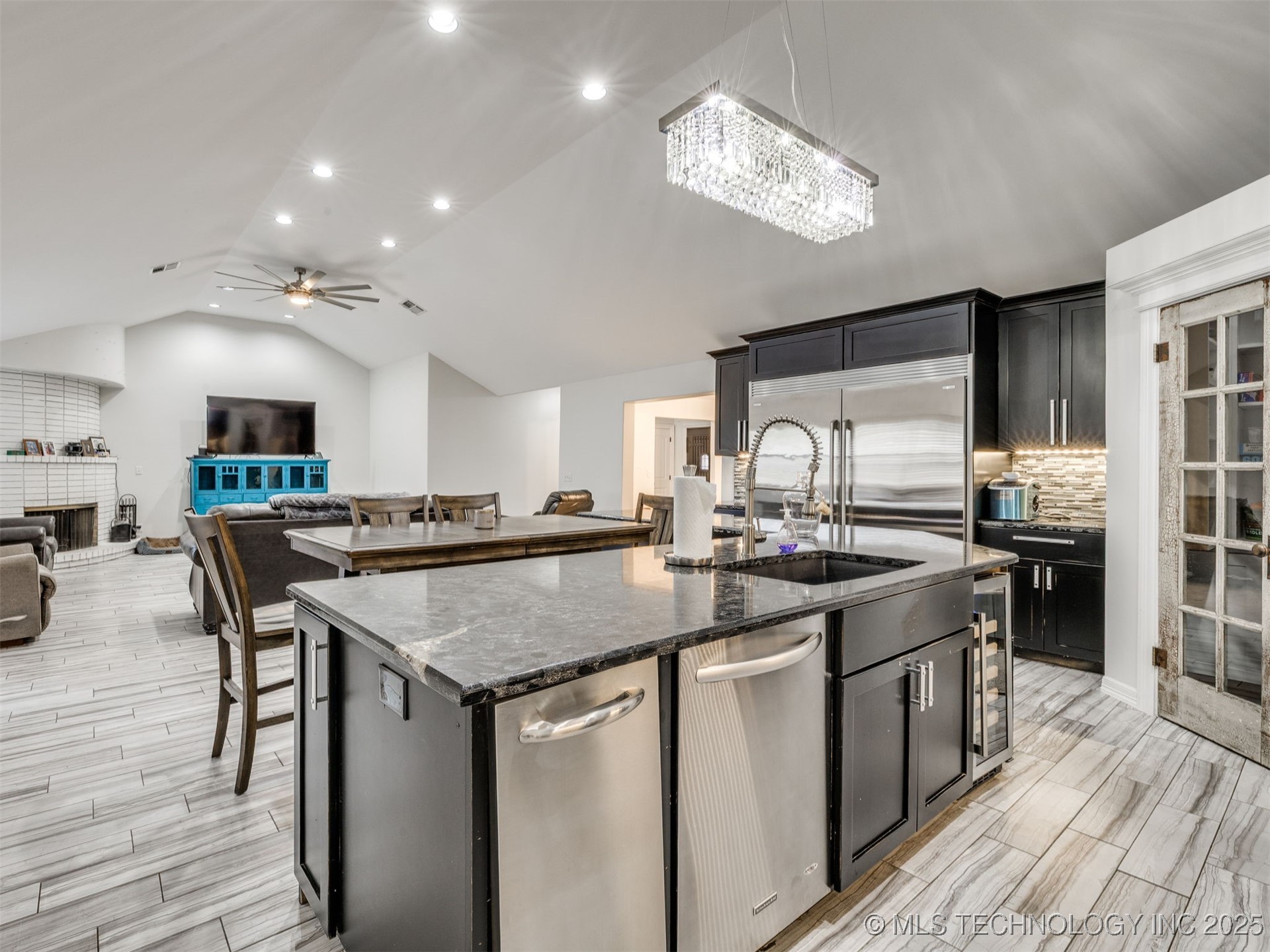 517 Meadowood Drive Property Photo 11