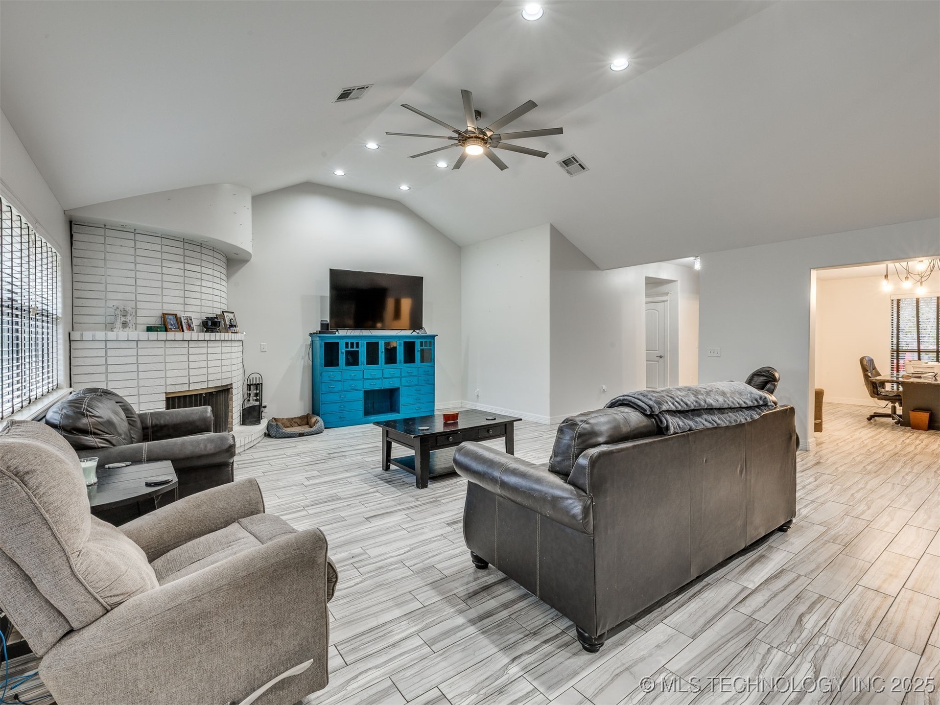 517 Meadowood Drive Property Photo 12