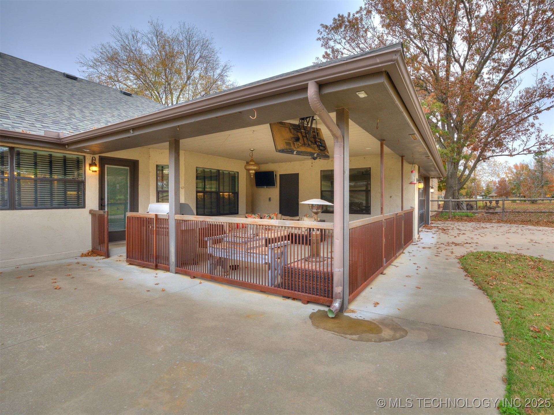 517 Meadowood Drive Property Photo 23