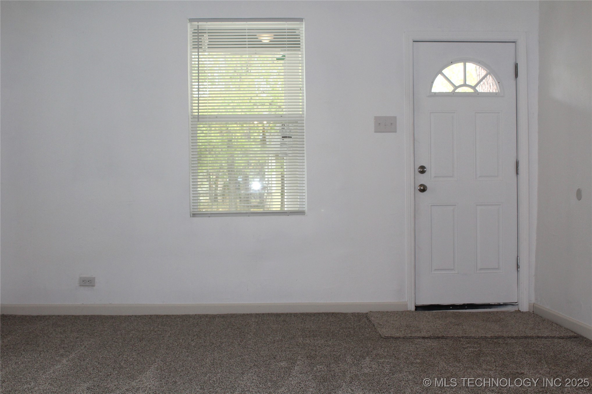 905 W Beech Property Photo 5