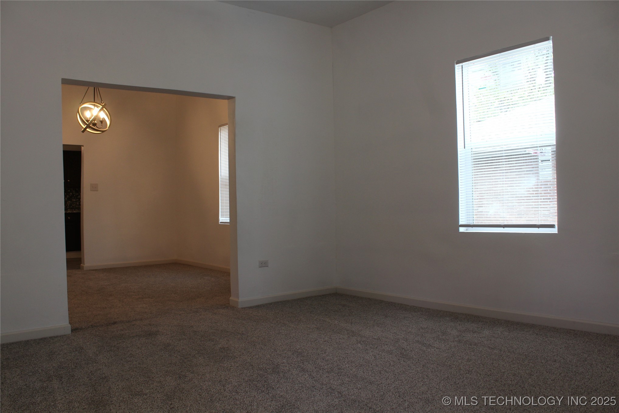 905 W Beech Property Photo 6