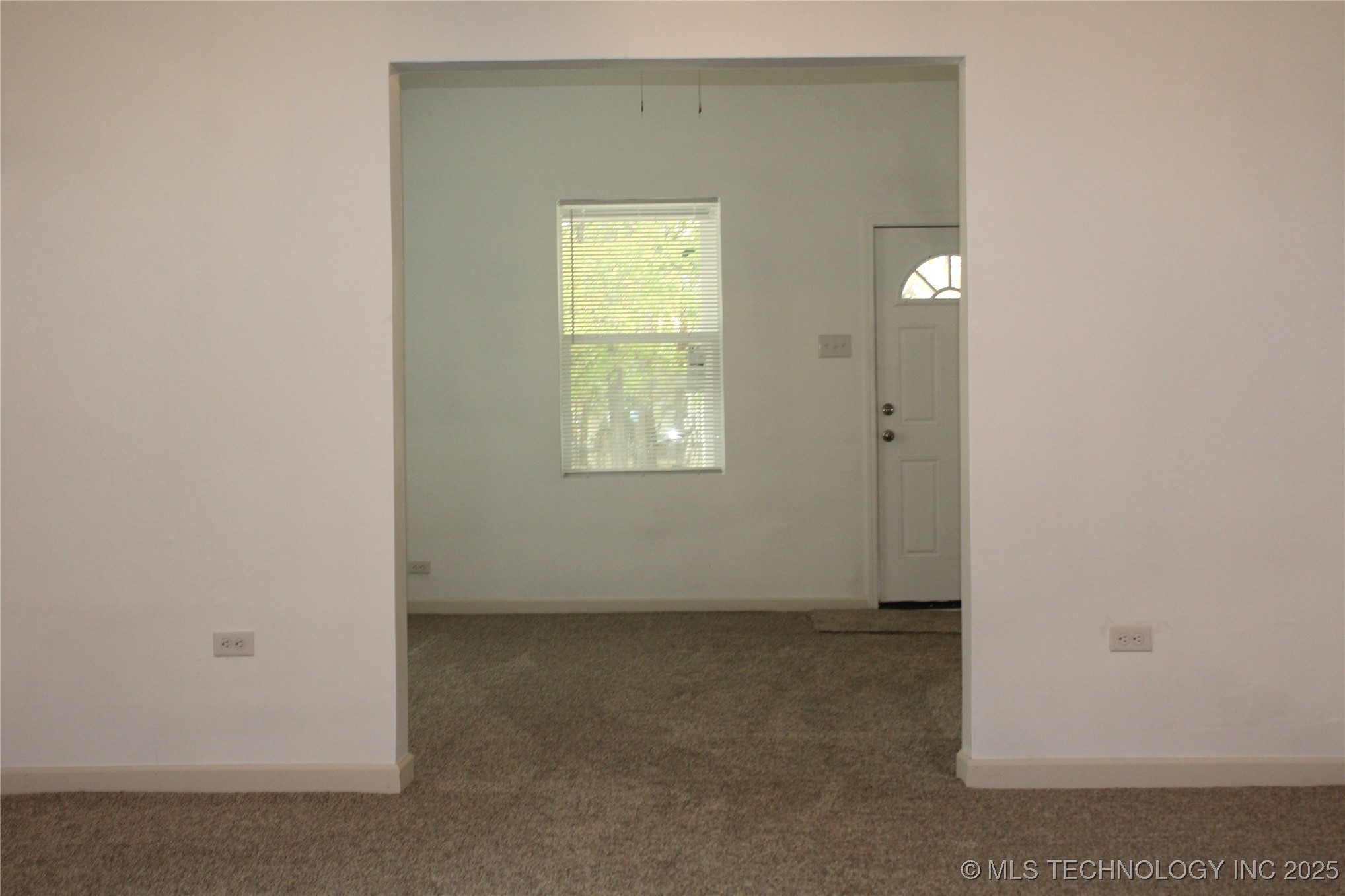 905 W Beech Property Photo 8
