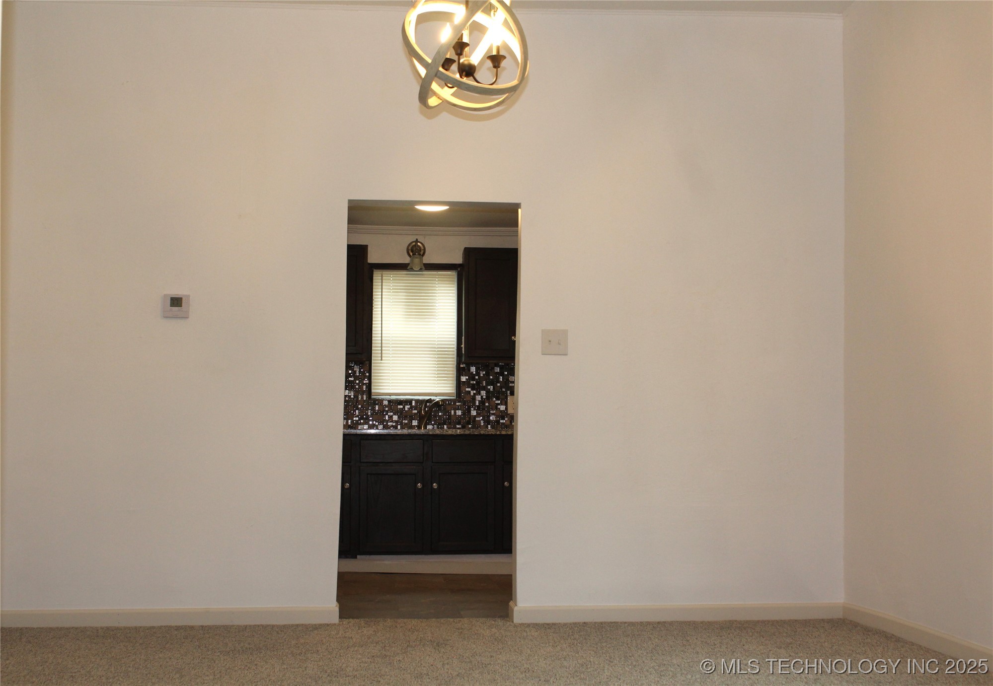 905 W Beech Property Photo 9