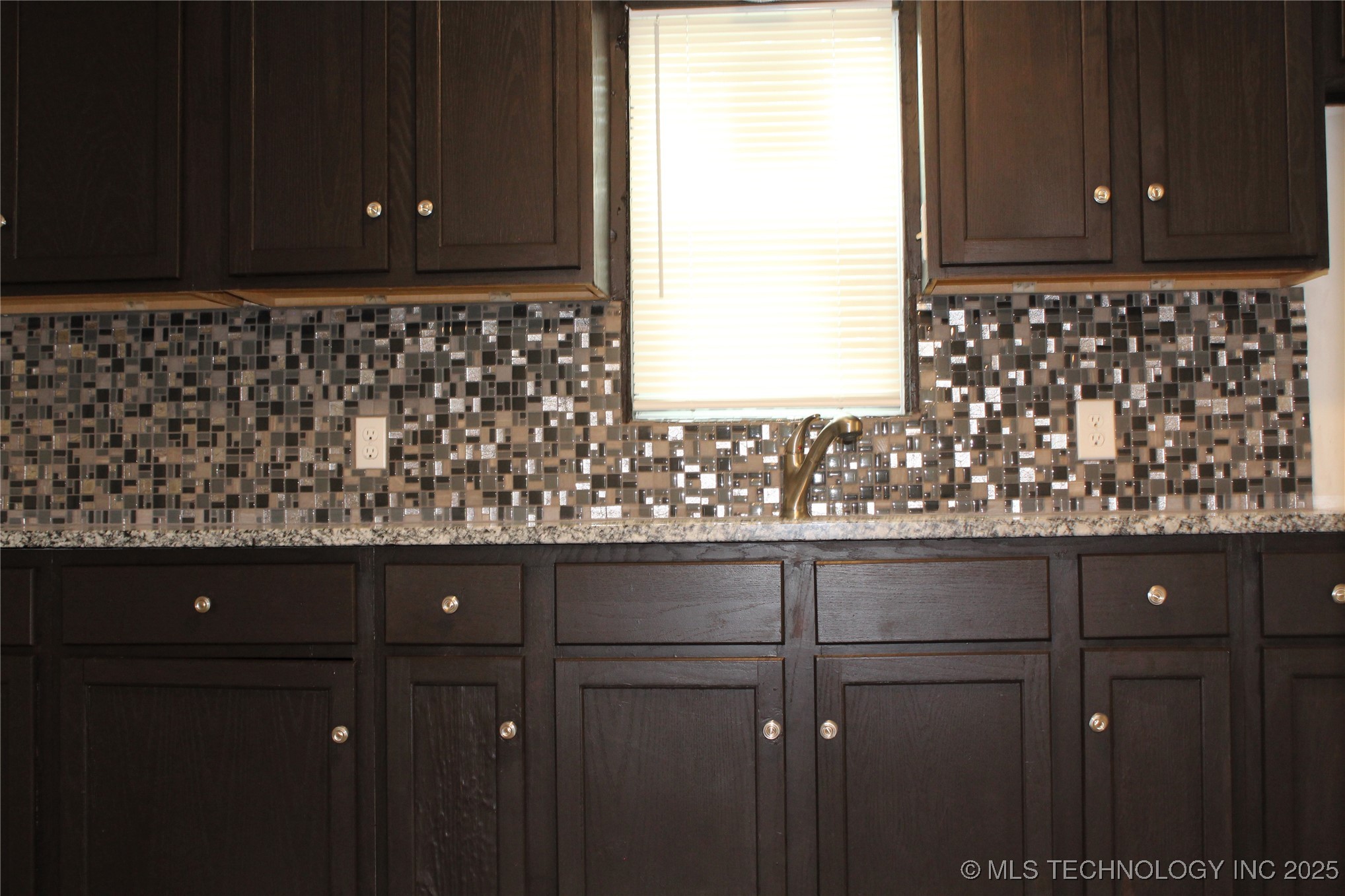 905 W Beech Property Photo 10