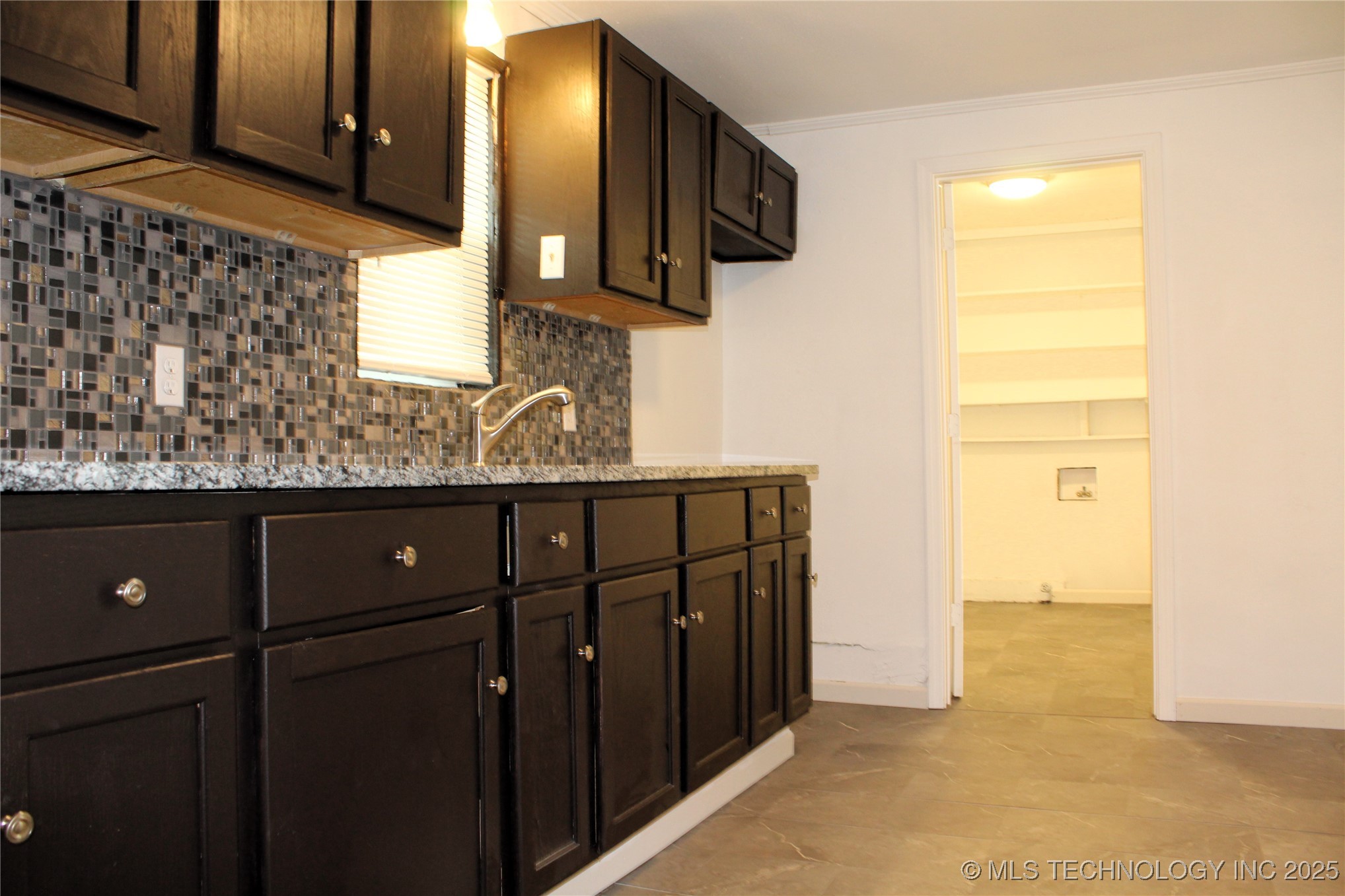 905 W Beech Property Photo 11