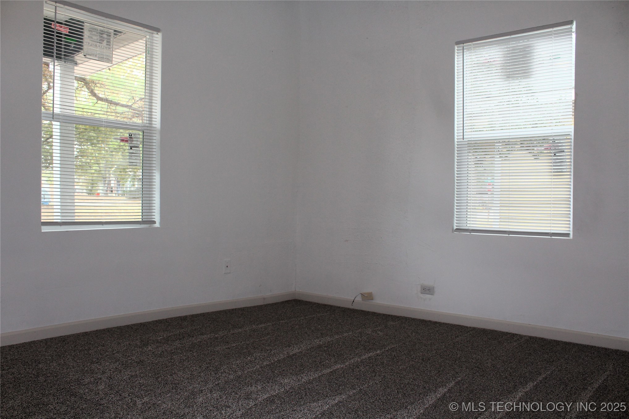 905 W Beech Property Photo 13