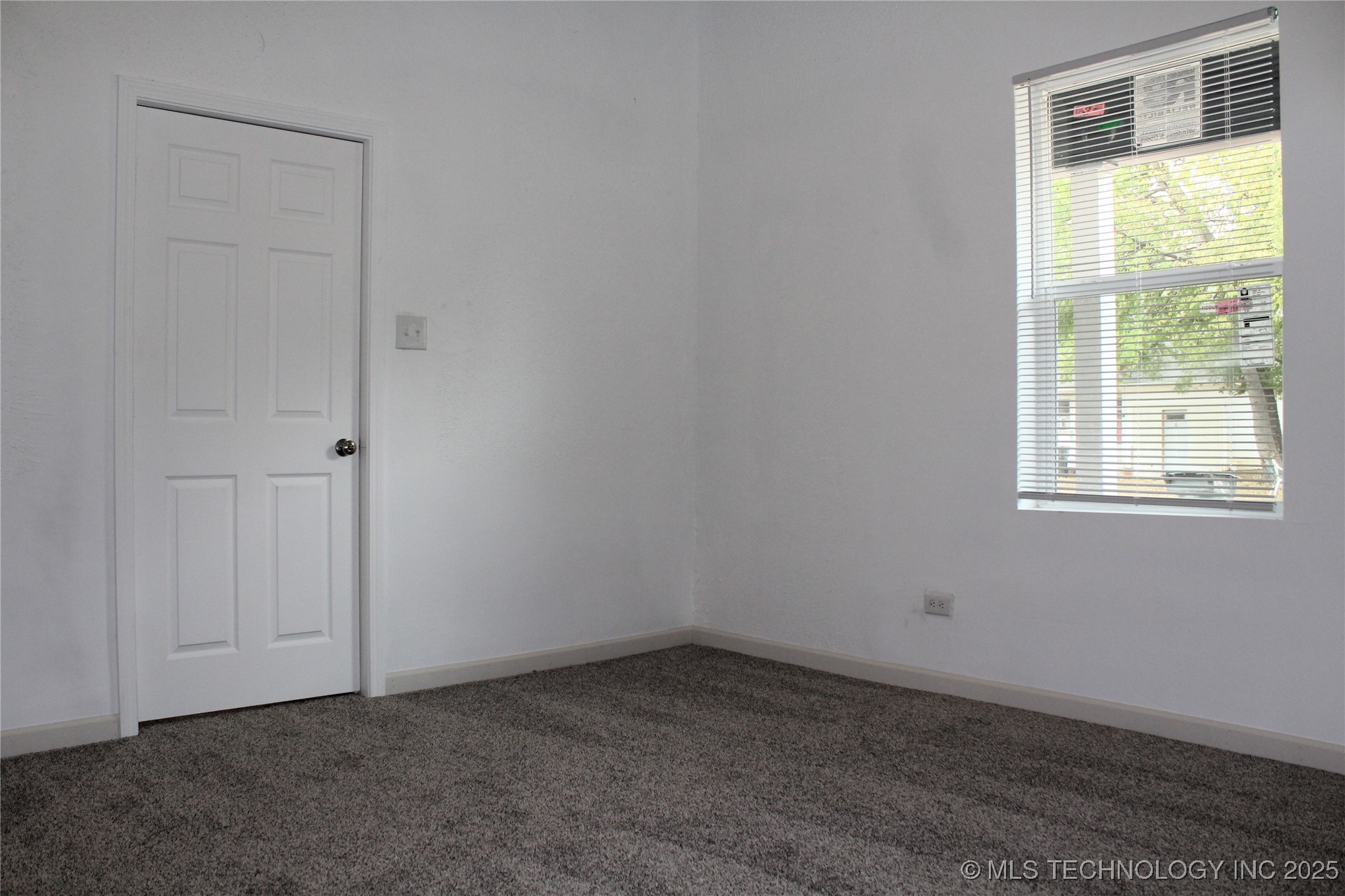 905 W Beech Property Photo 14