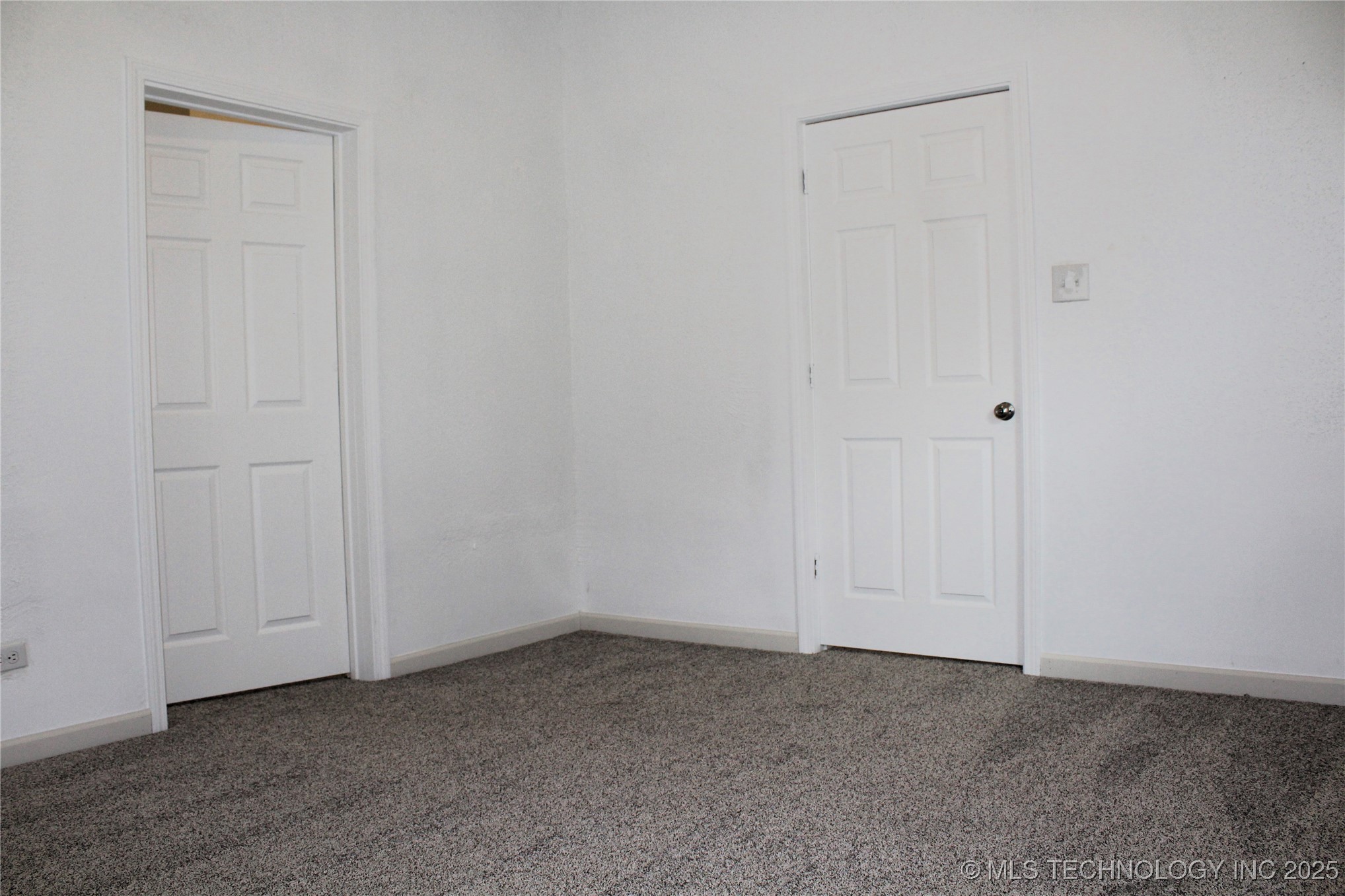 905 W Beech Property Photo 15