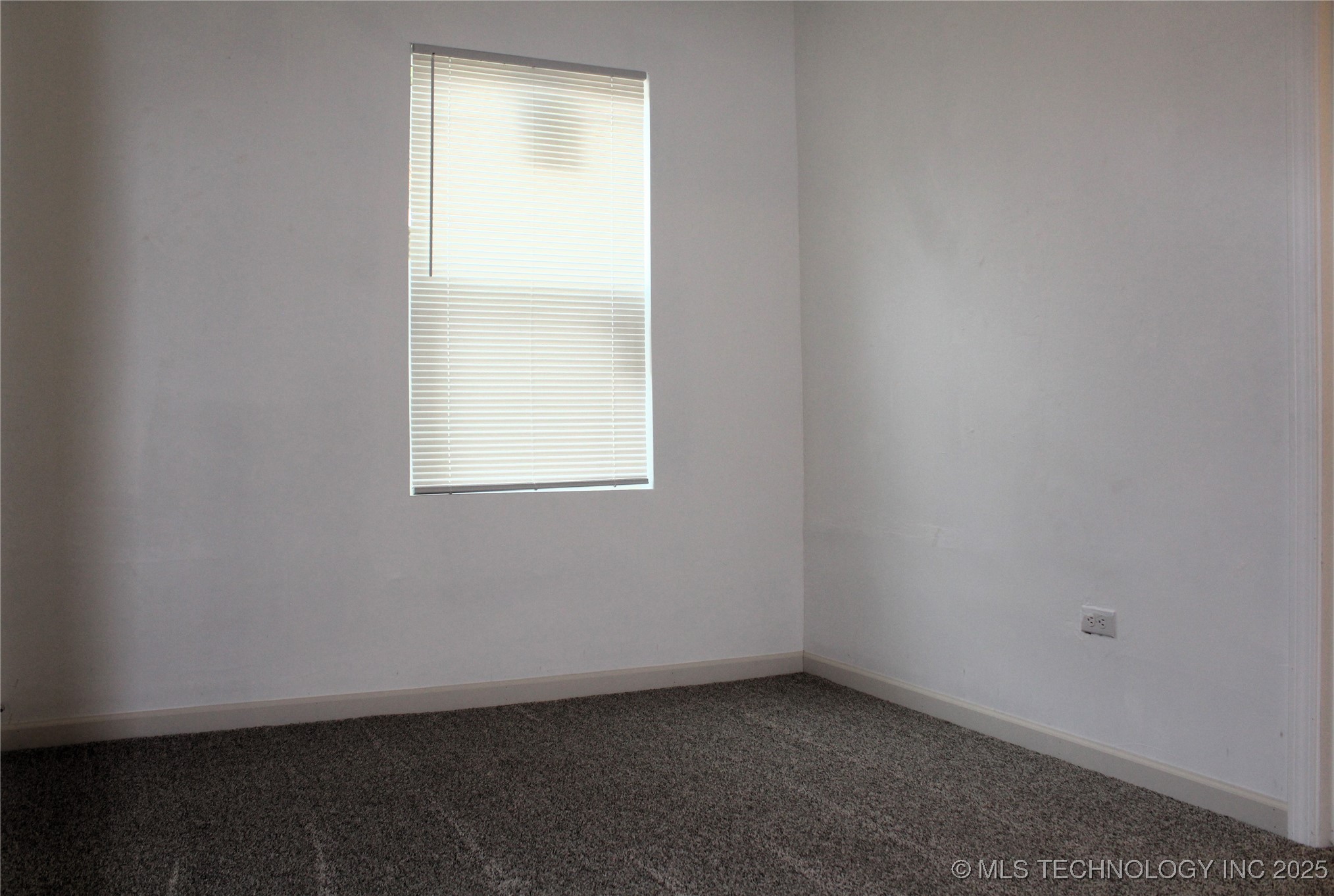 905 W Beech Property Photo 19