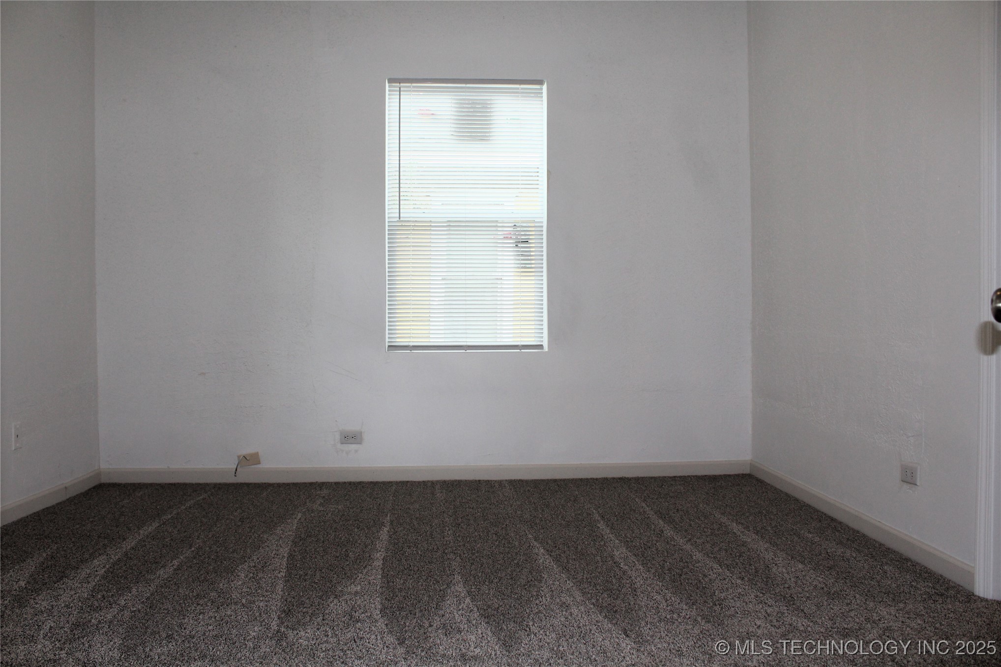 905 W Beech Property Photo 21