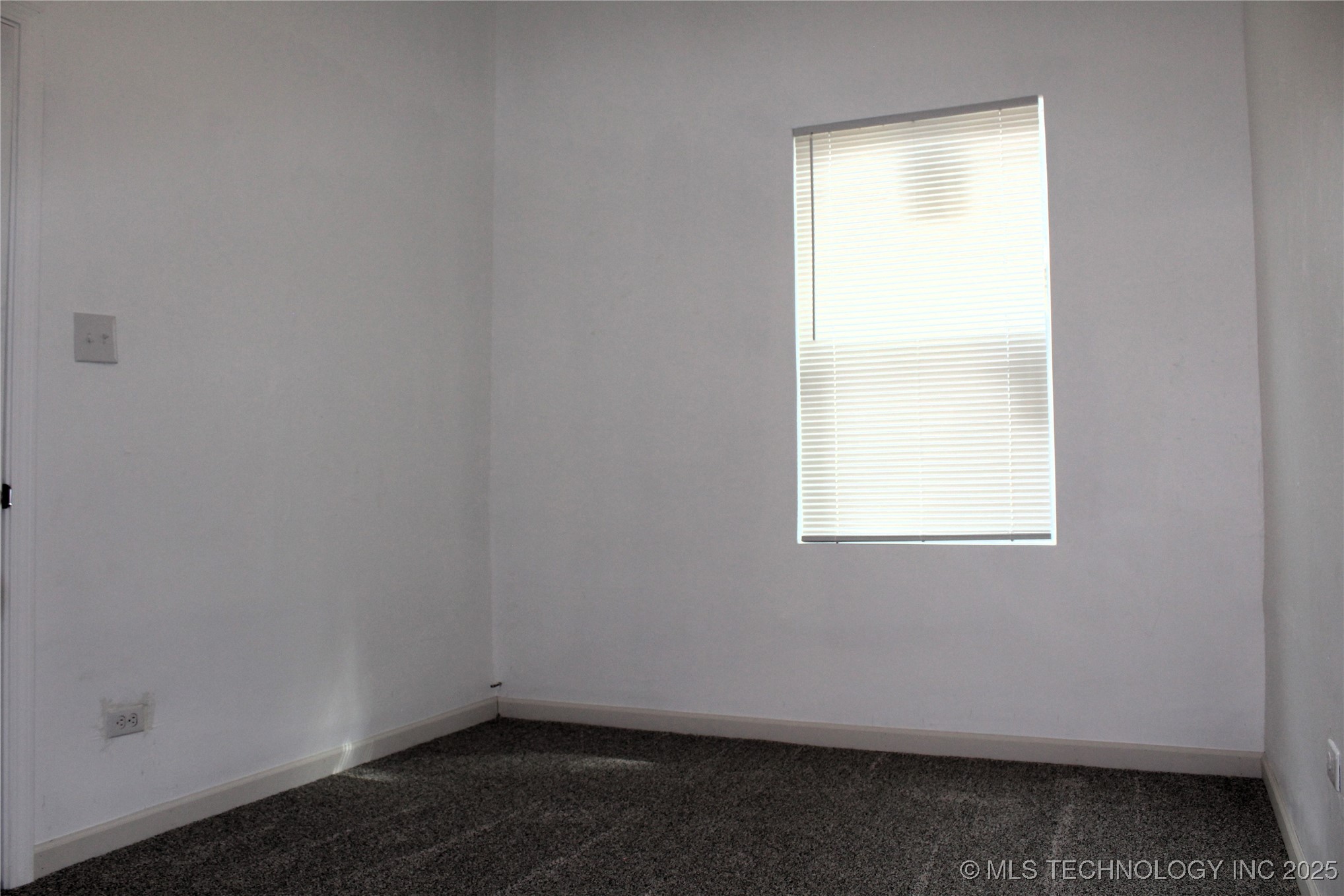 905 W Beech Property Photo 25