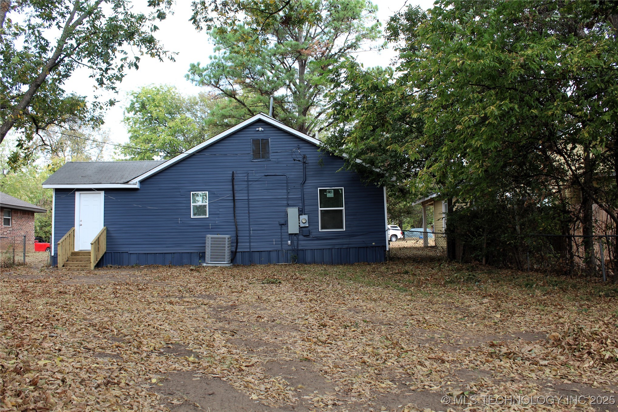 905 W Beech Property Photo 27