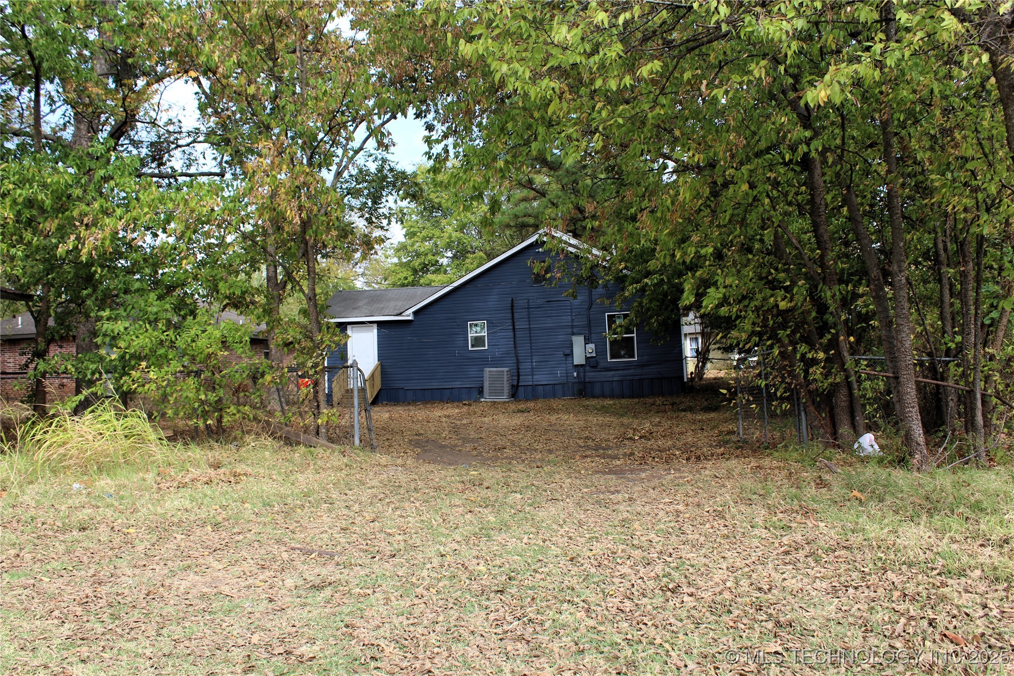 905 W Beech Property Photo 28