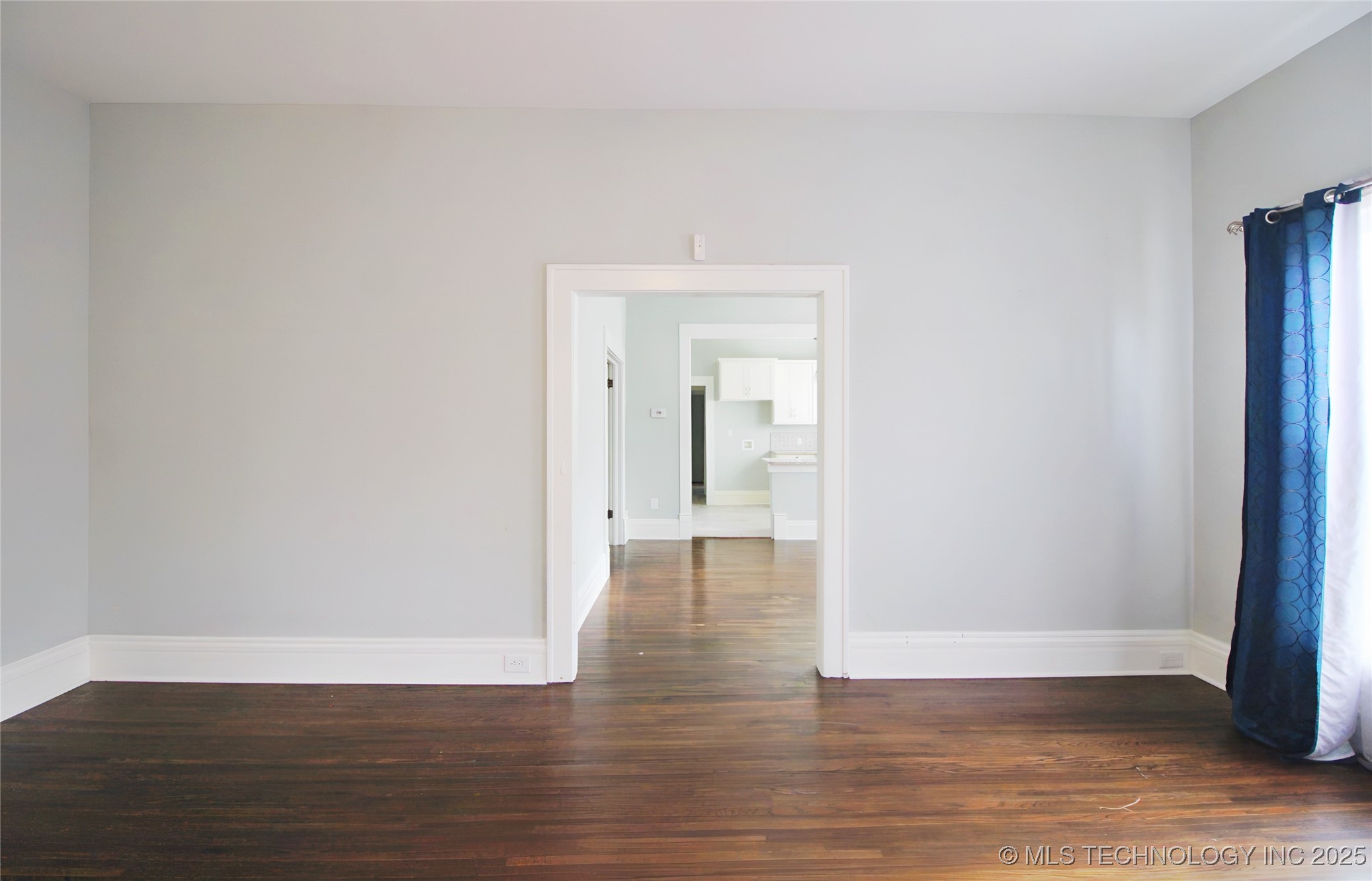 809 N Grand Avenue Property Photo 5