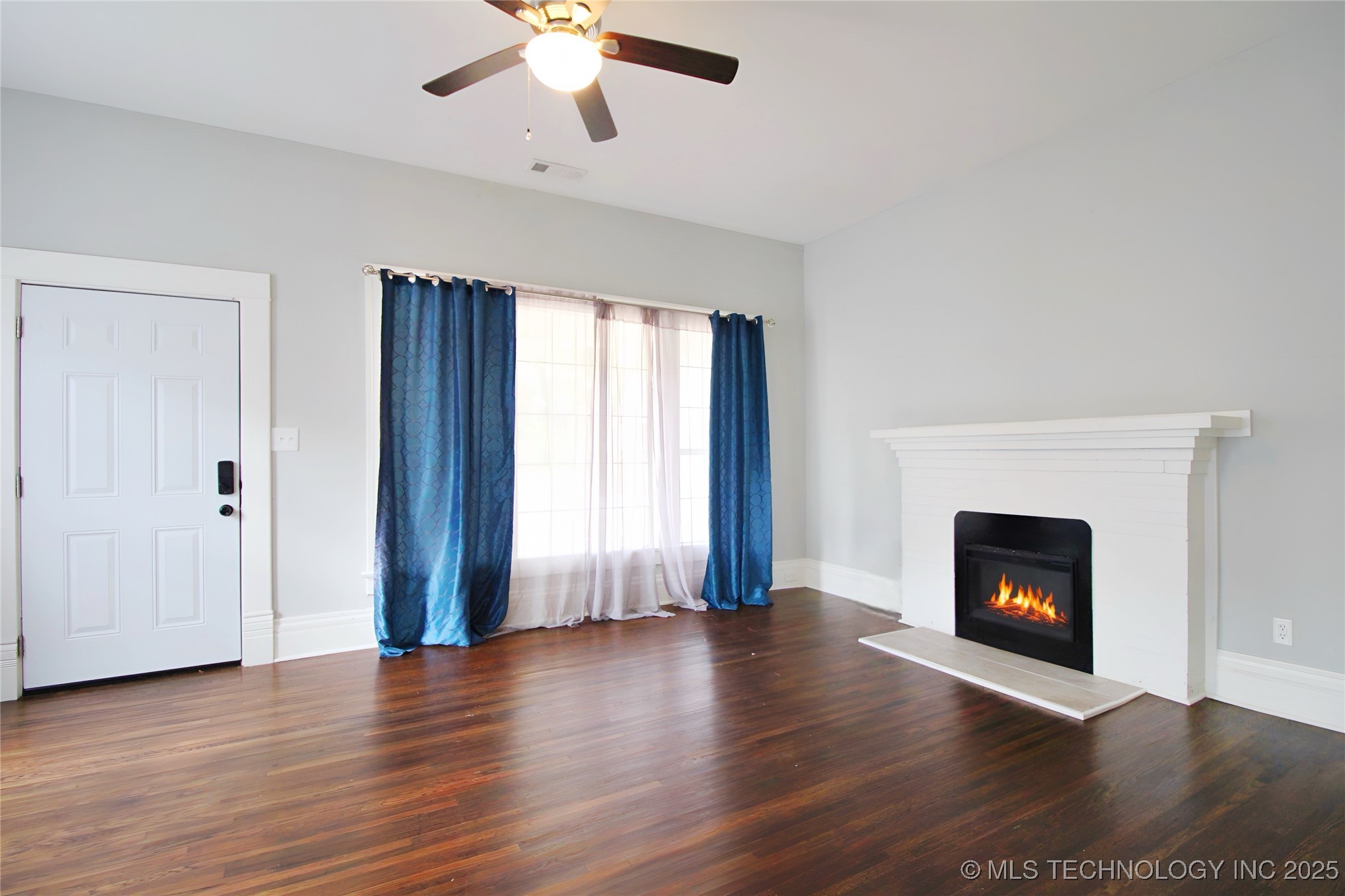 809 N Grand Avenue Property Photo 6