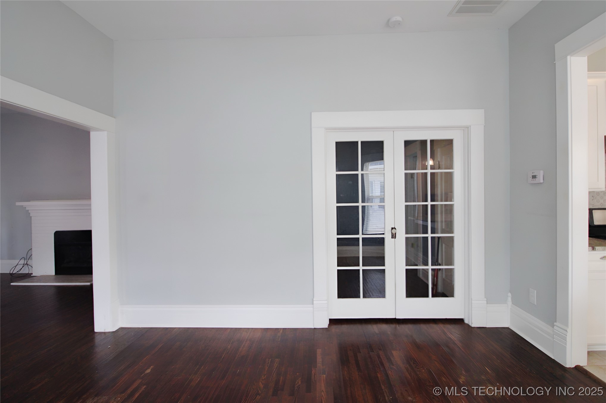 809 N Grand Avenue Property Photo 8