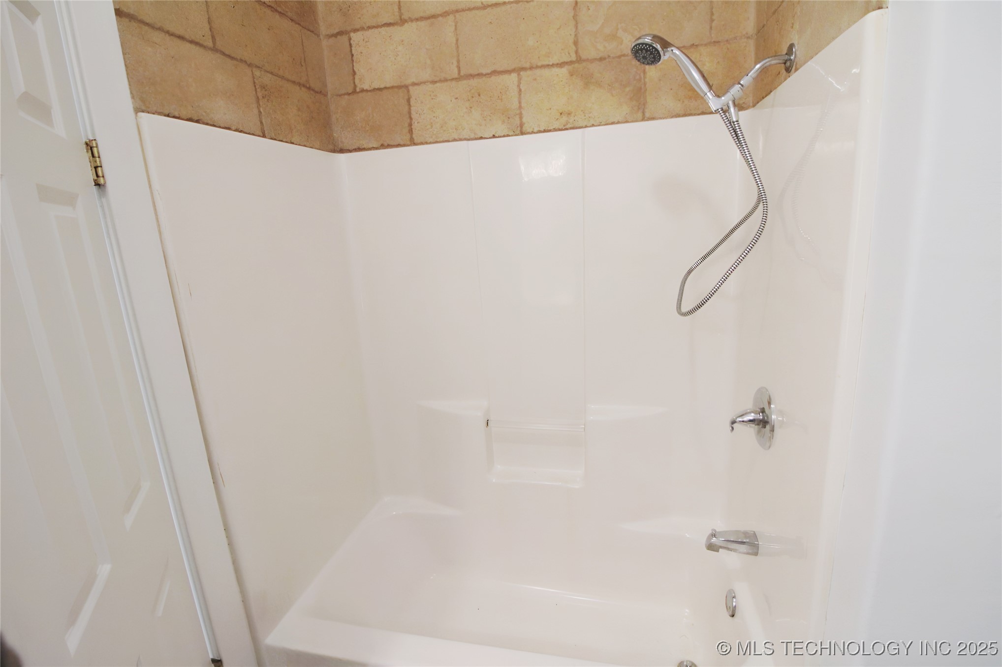 809 N Grand Avenue Property Photo 15