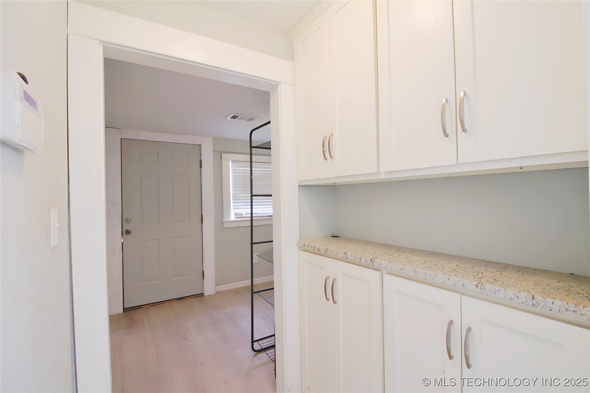 809 N Grand Avenue Property Photo 18