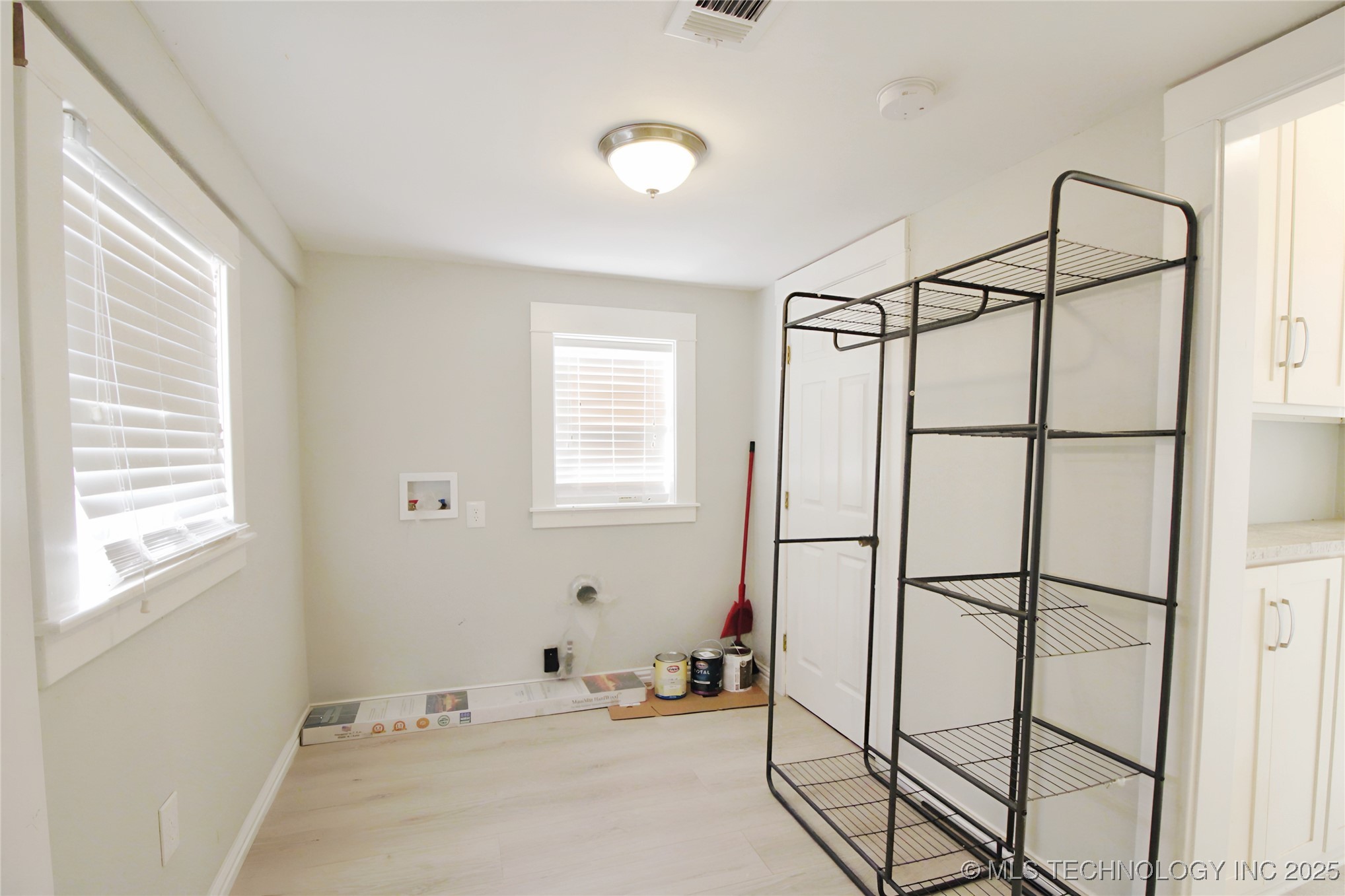 809 N Grand Avenue Property Photo 20