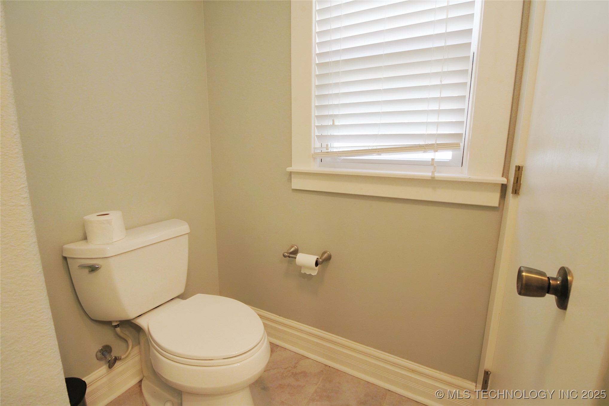 809 N Grand Avenue Property Photo 24