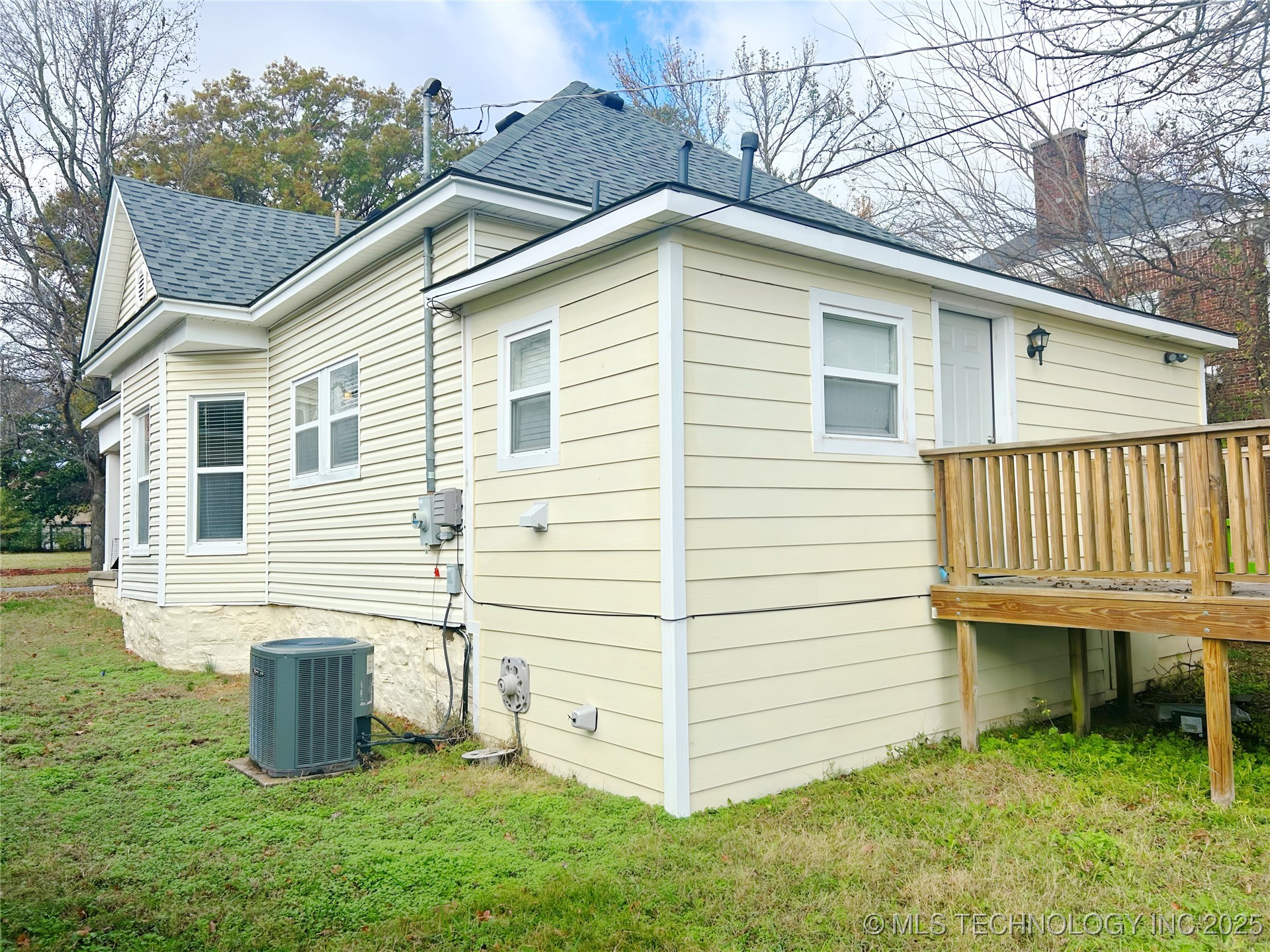 809 N Grand Avenue Property Photo 27