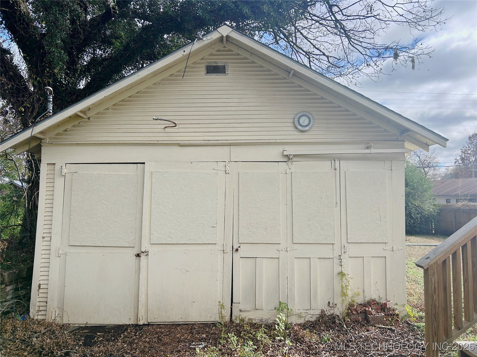 809 N Grand Avenue Property Photo 28