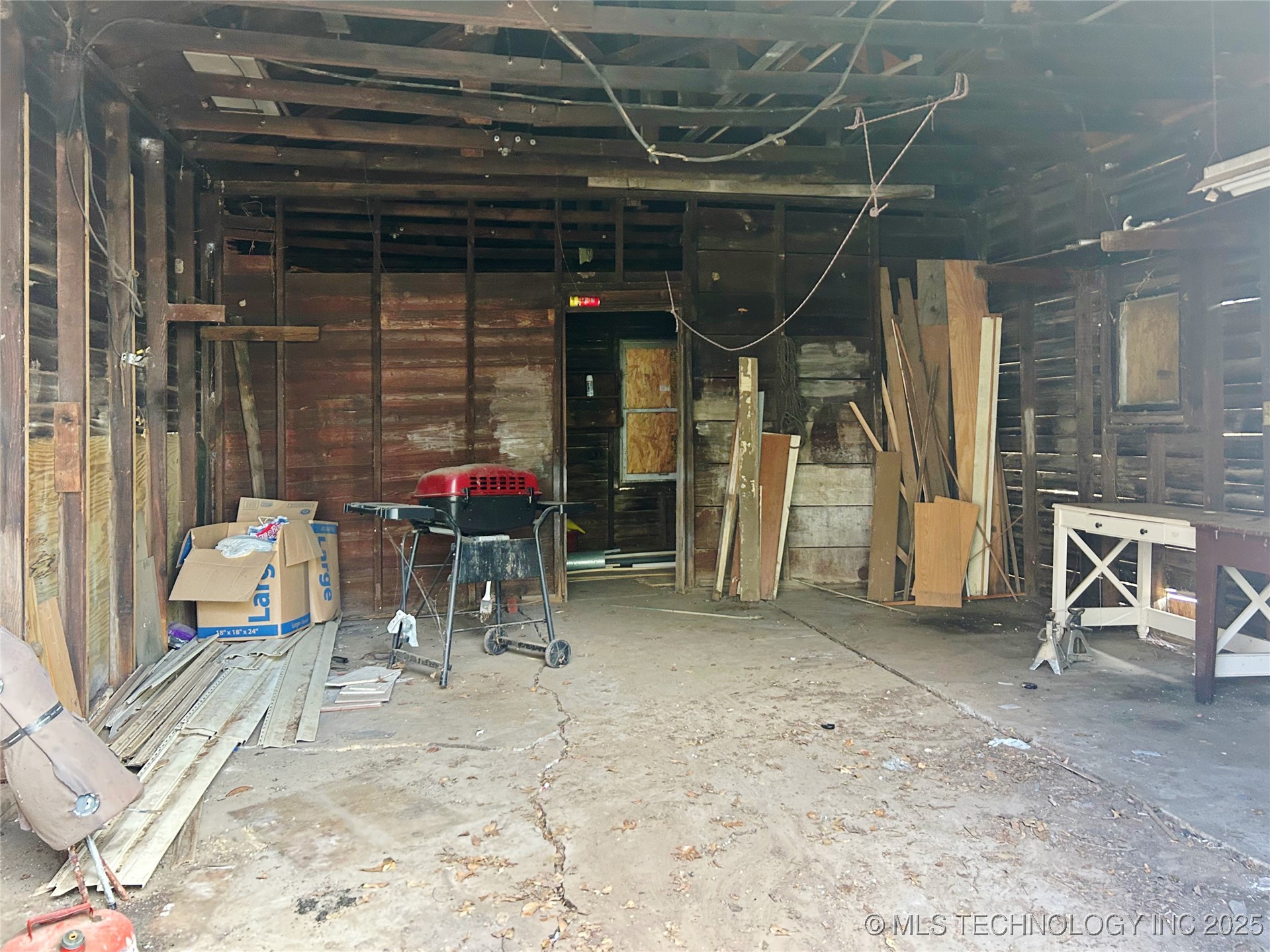 809 N Grand Avenue Property Photo 29