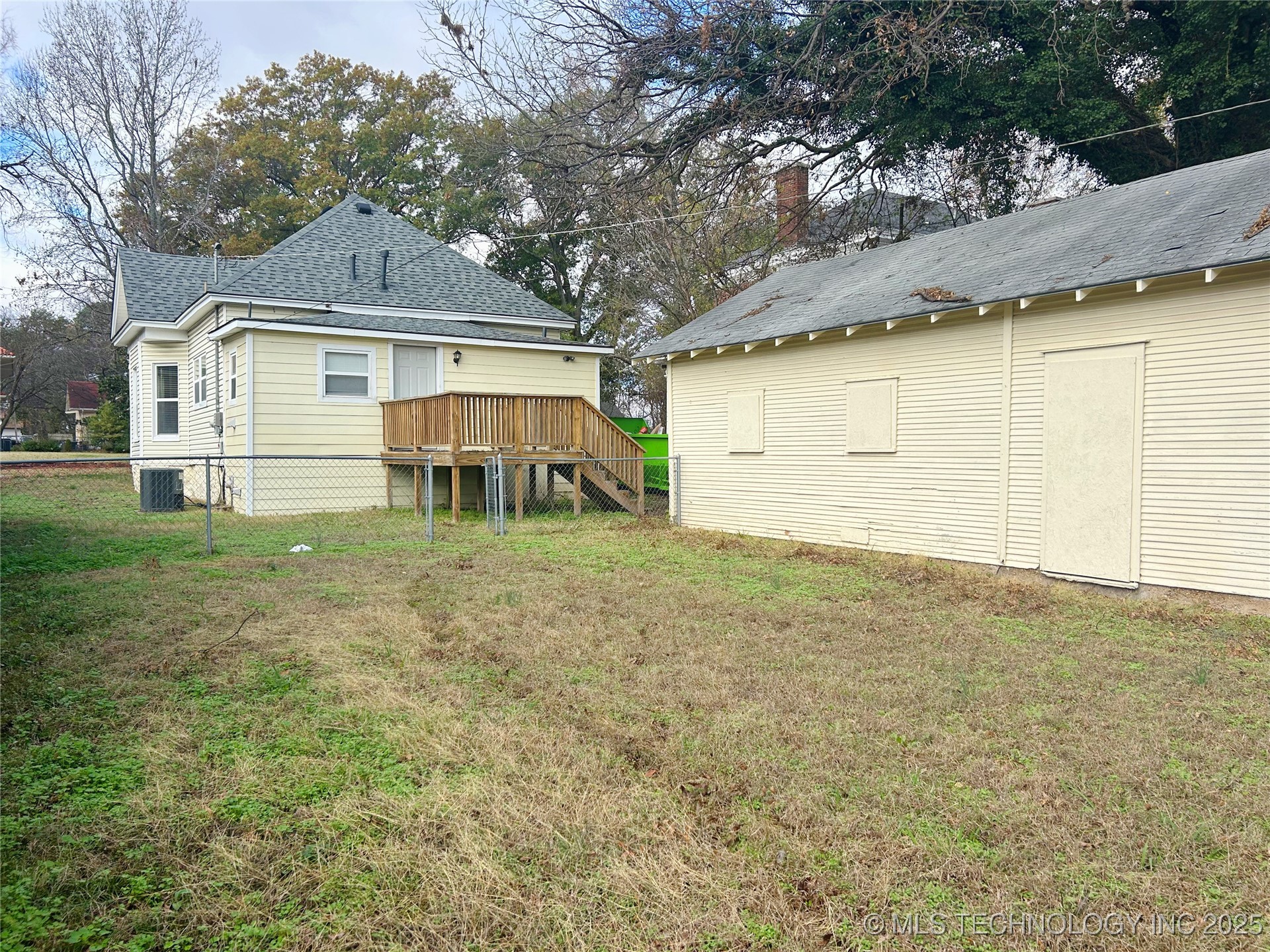 809 N Grand Avenue Property Photo 30