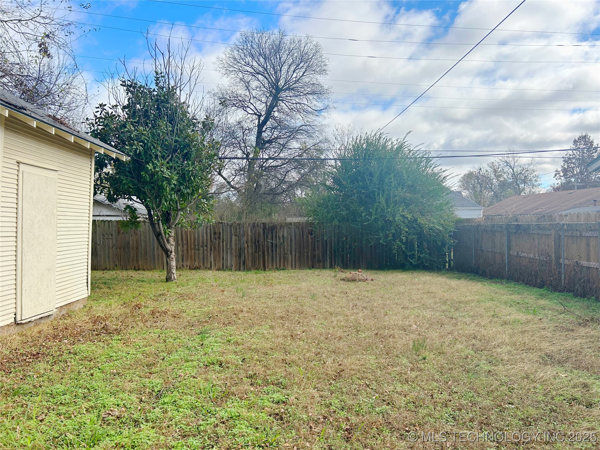 809 N Grand Avenue Property Photo 31