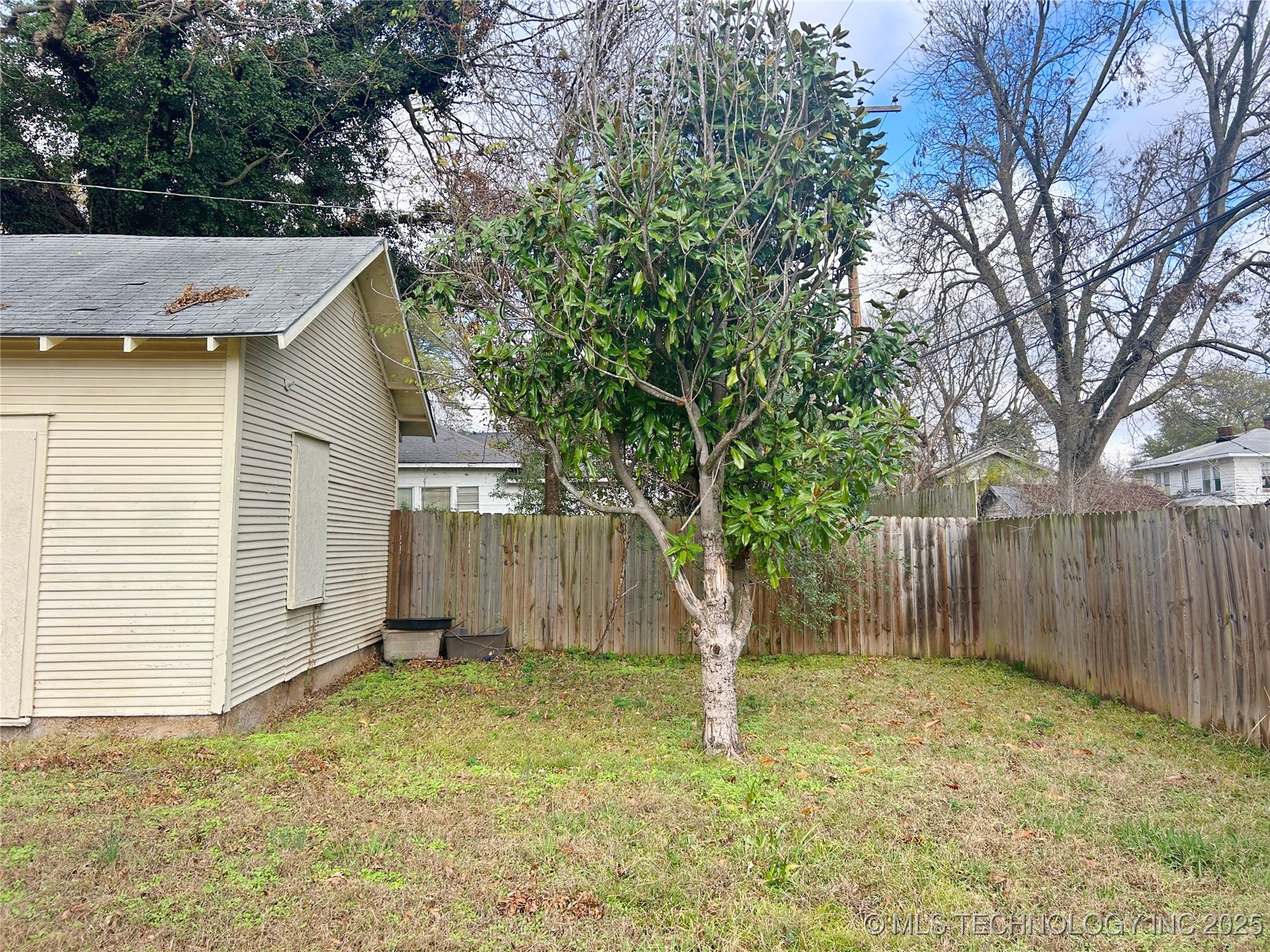 809 N Grand Avenue Property Photo 32