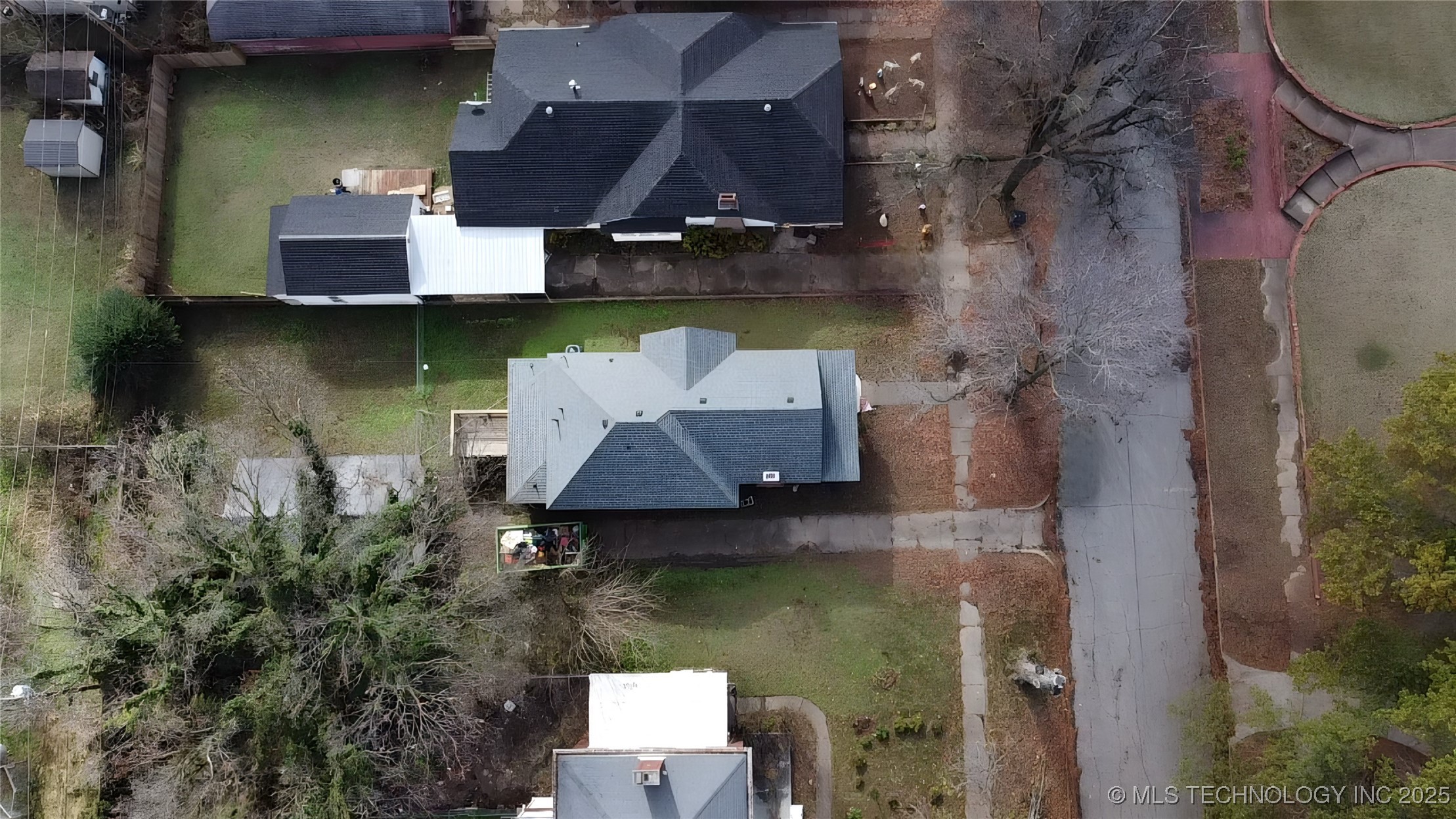 809 N Grand Avenue Property Photo 36