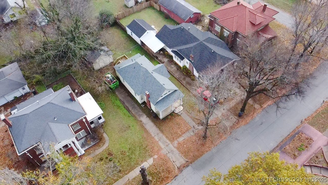 809 N Grand Avenue Property Photo 37