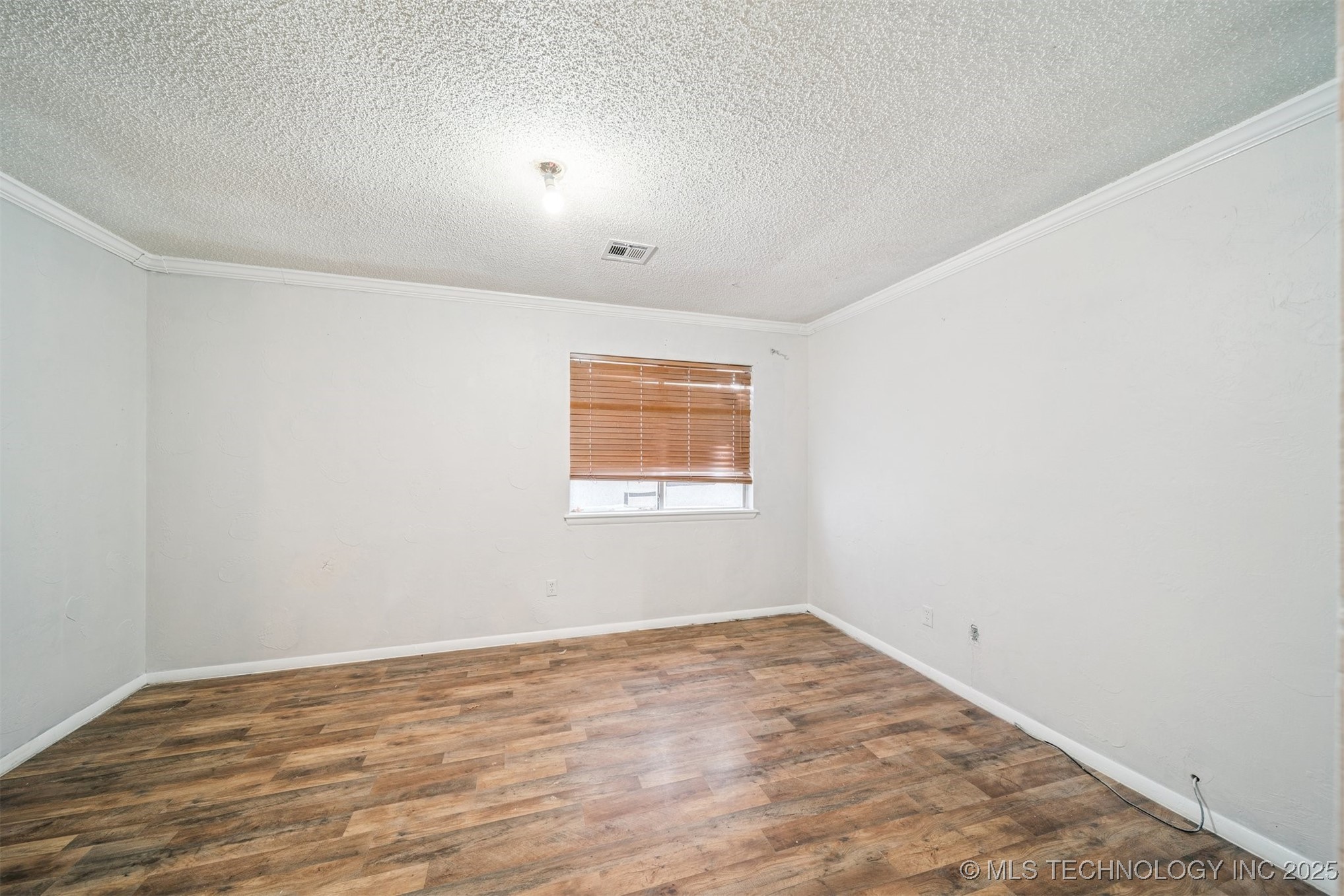 6712 S Lewis Avenue 104 Property Photo 9